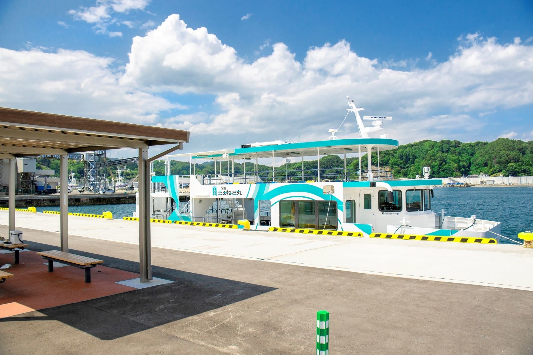 出崎ふ頭の発着所は目の前が駐車場なのでスムーズに乗船できます