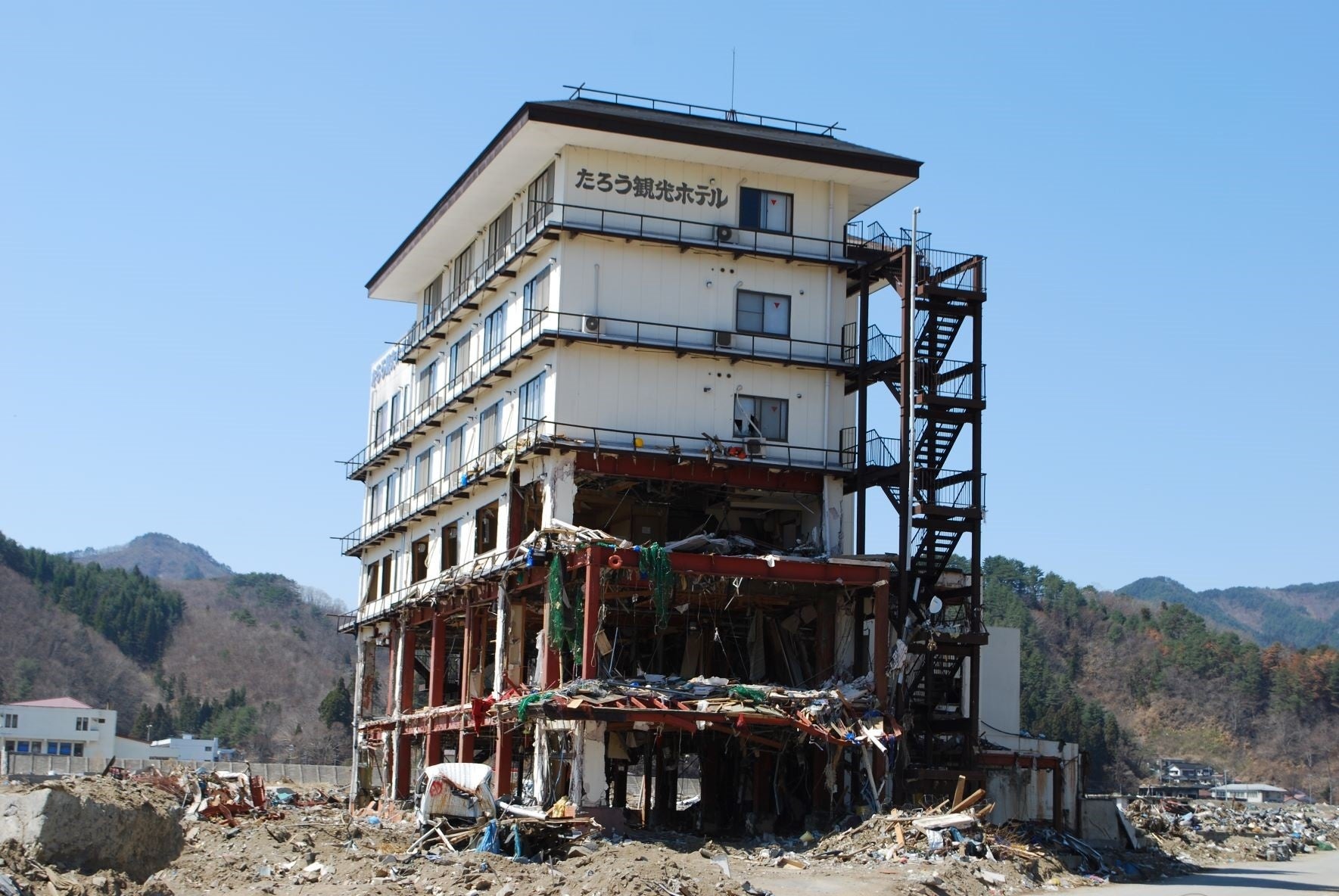 津波遺構：高さ17メートルを超えるとも言われる津波の被害を受けた「たろう観光ホテル」