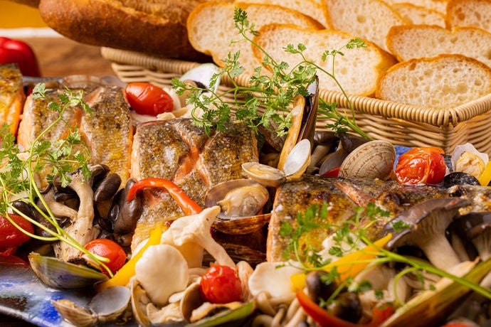 信州鮭ときのこのアクアパッツァ