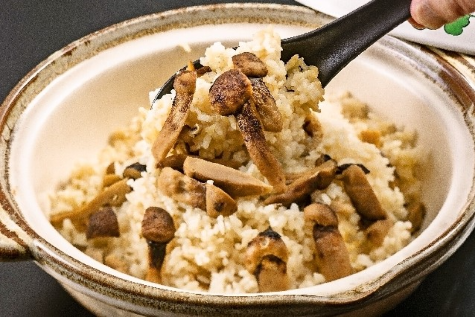 秋限定の「松茸ご飯」が始まりました