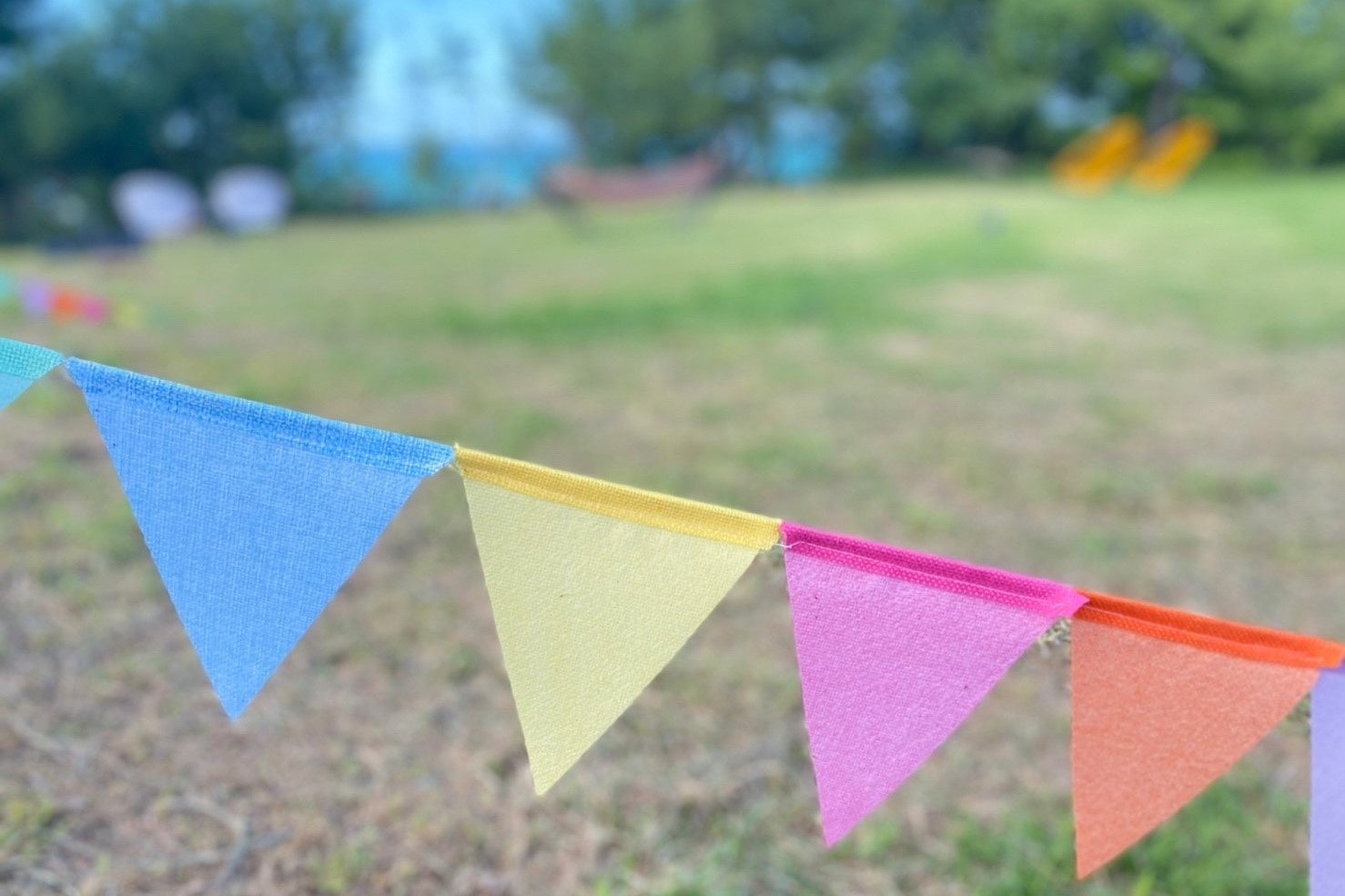 色とりどりのガーランドがワクワクを演出します