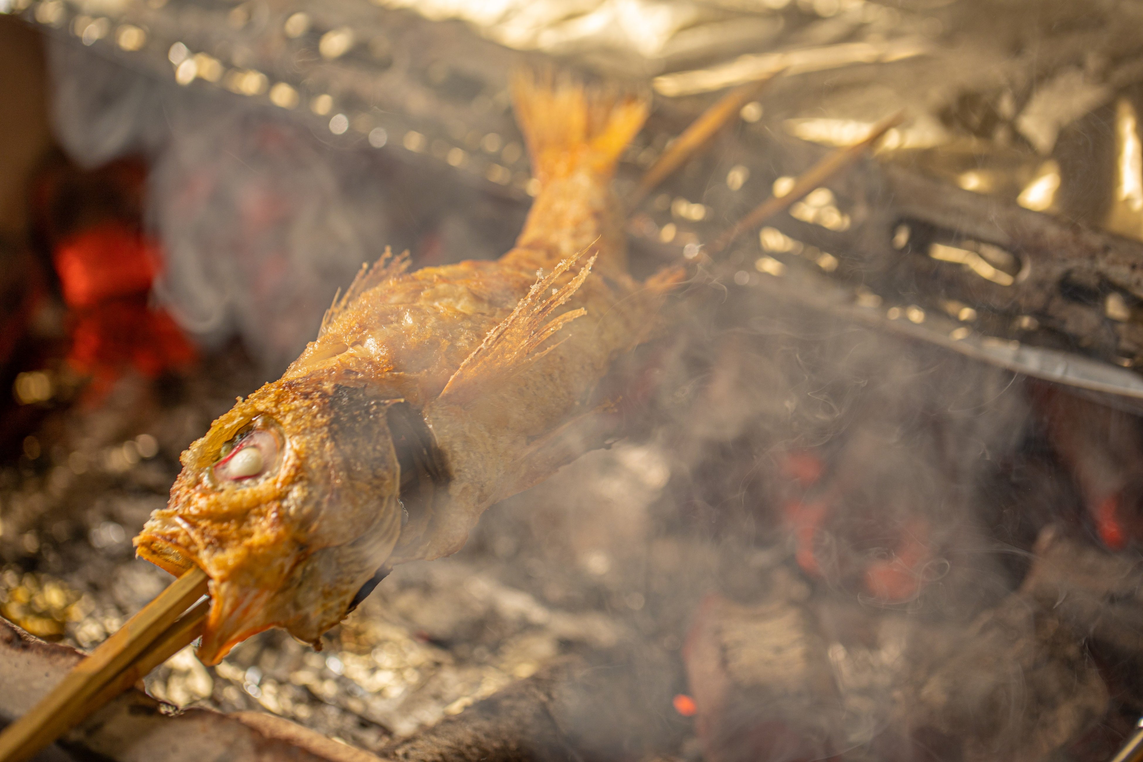 のどぐろは本格的な炭火焼き