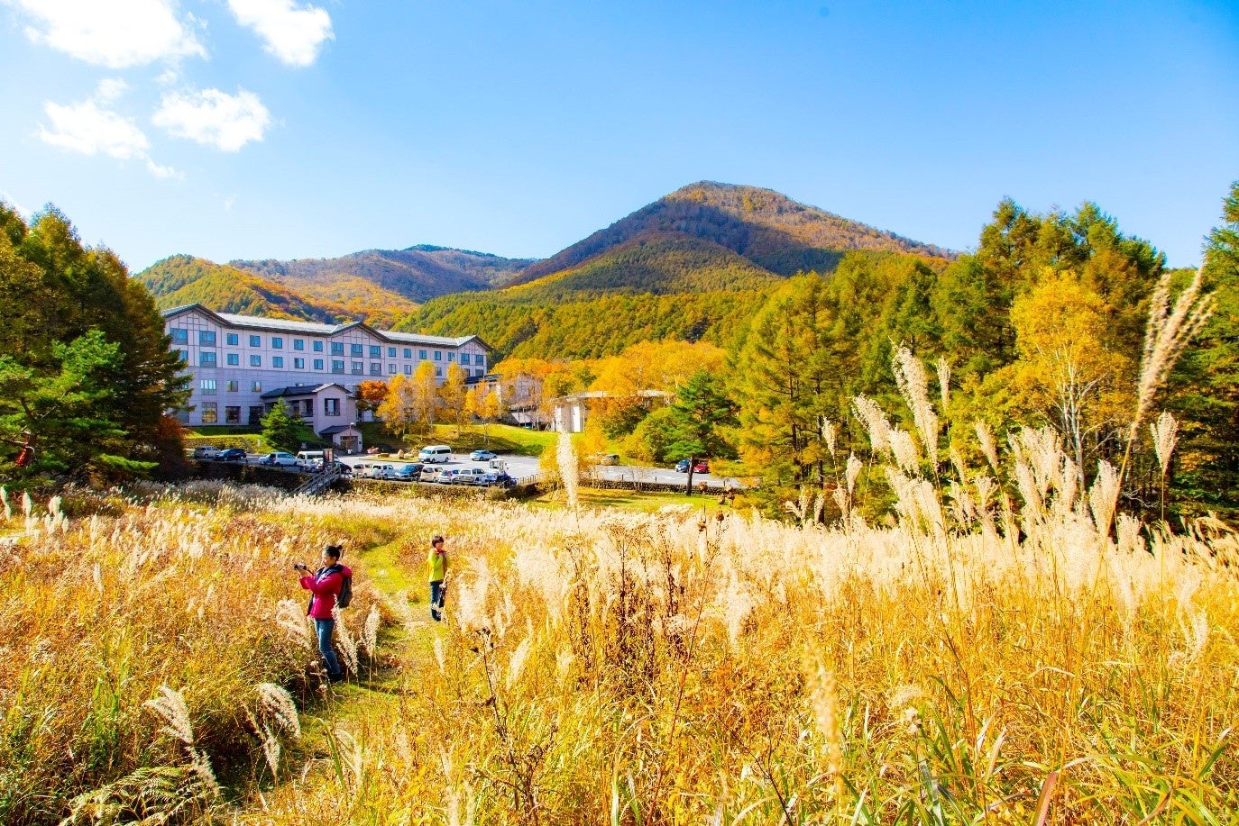 １０月後半の鹿沢園地　後方に見えるのが休暇村嬬恋鹿沢