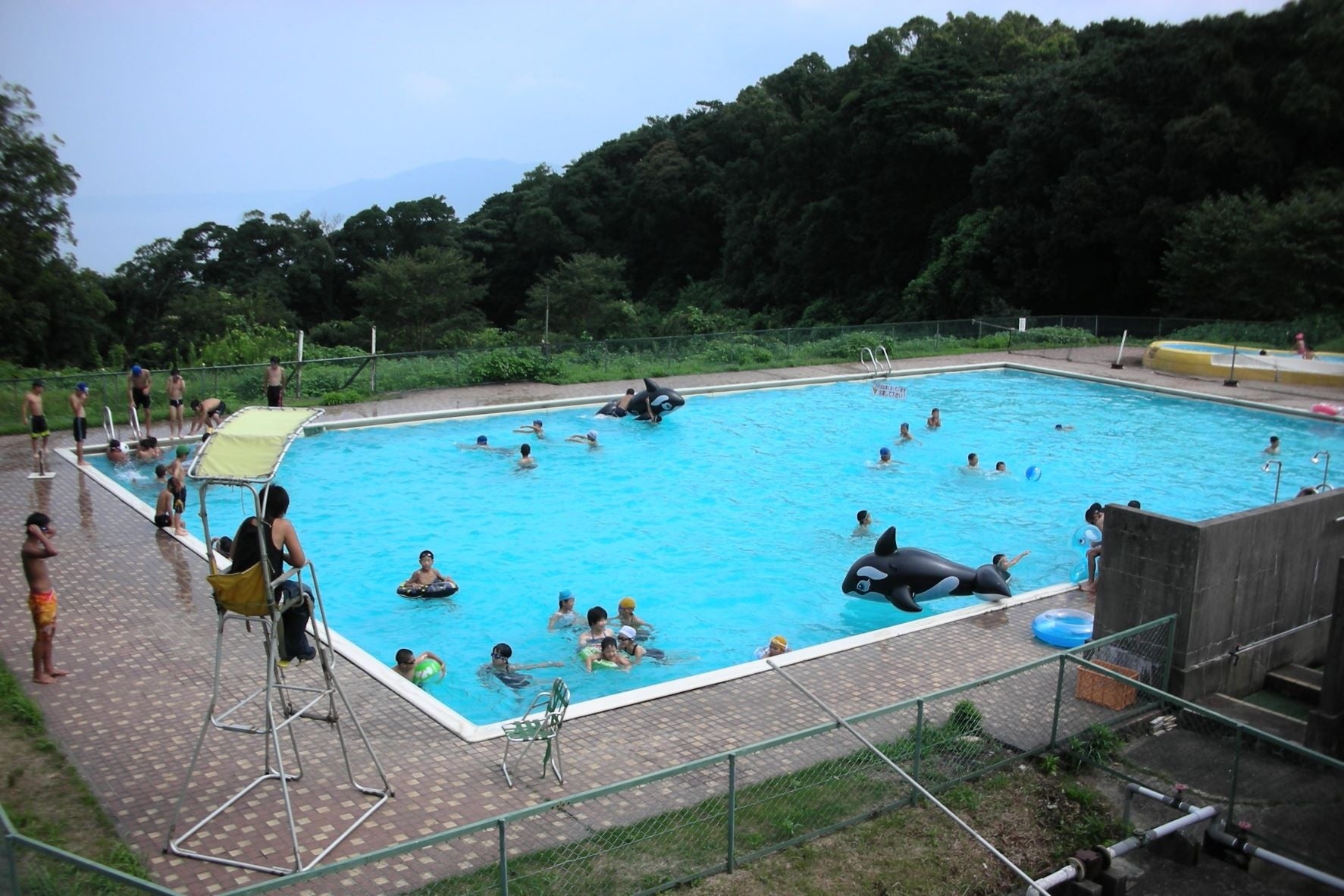 旧「休暇村雲仙」の夏はプールも大賑わい.