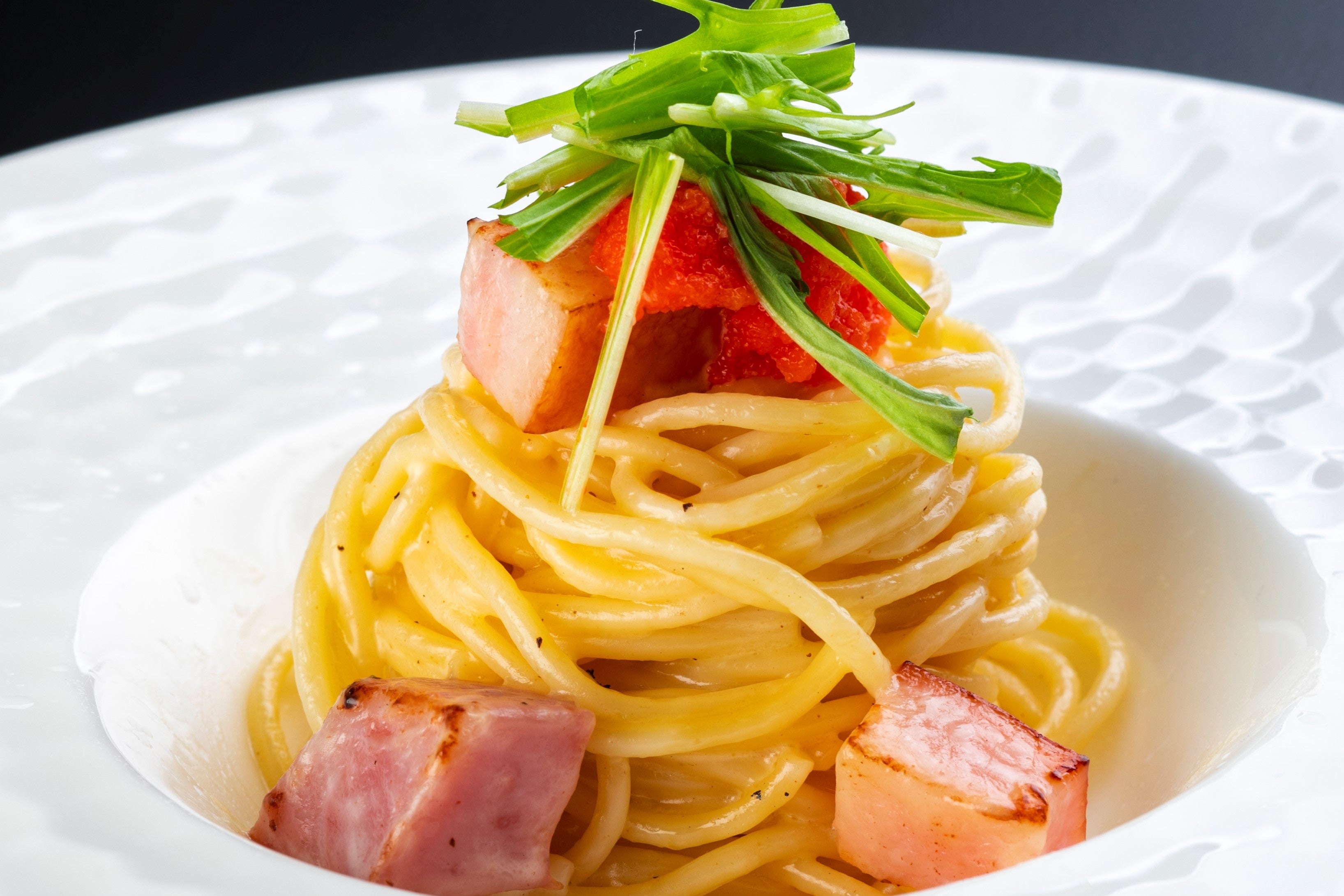 ベーコンの旨みとクリームソースがやさしいクリームパスタ生明太子添え