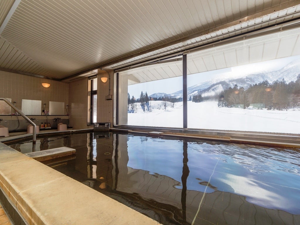 妙高山が一望できる展望風呂