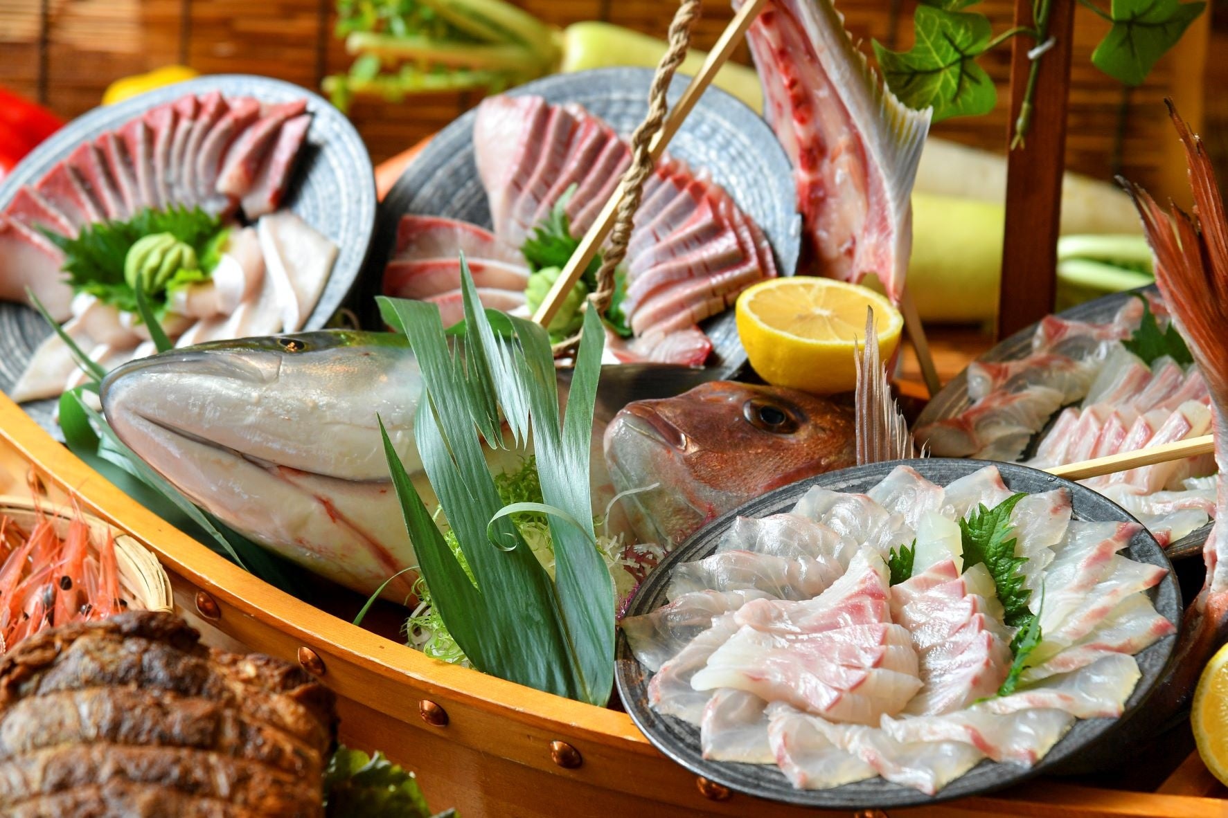 福井の地魚を姿盛りなど季節のお刺身が　楽しめます