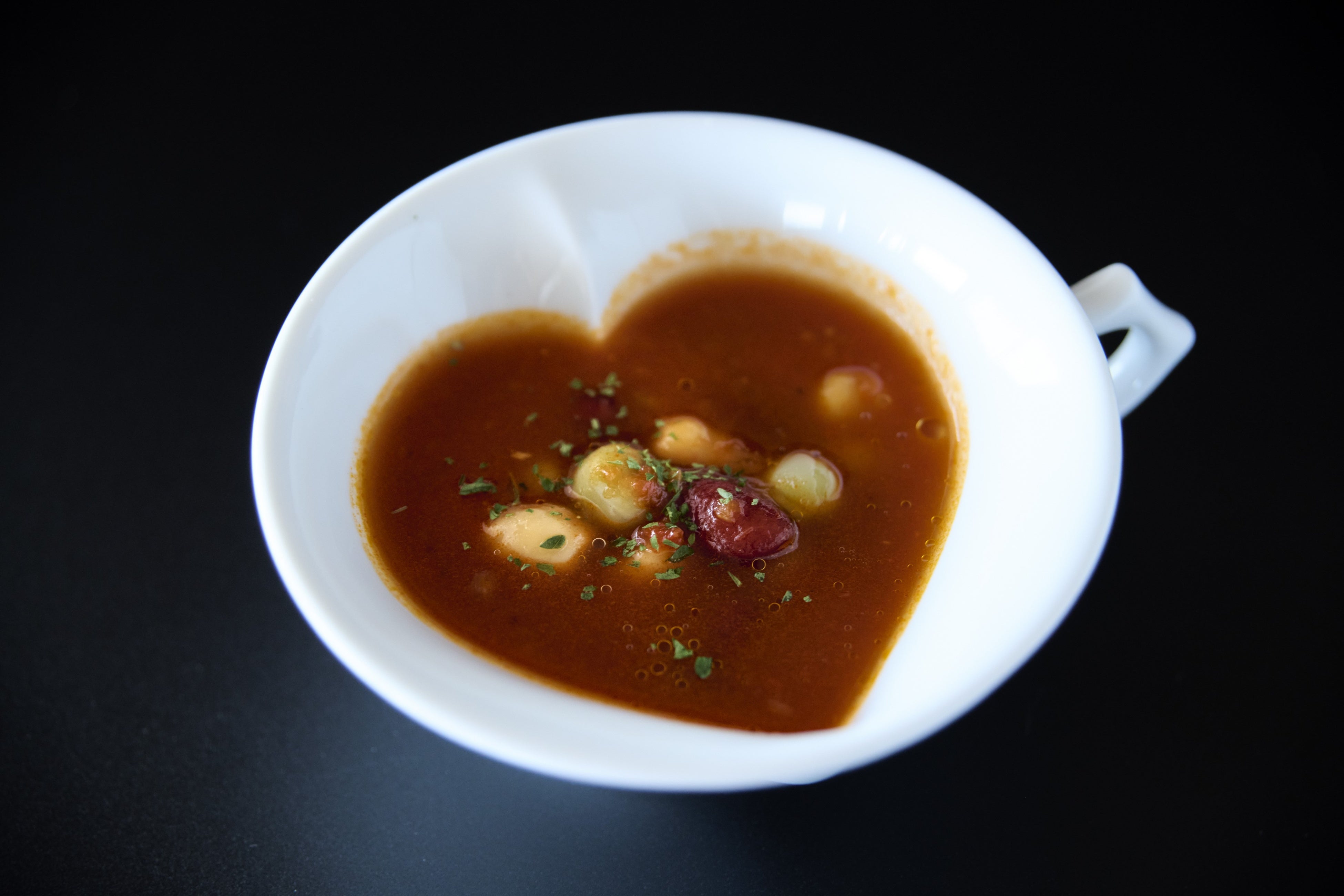 彩りビーンズと旬野菜のトマトスープ