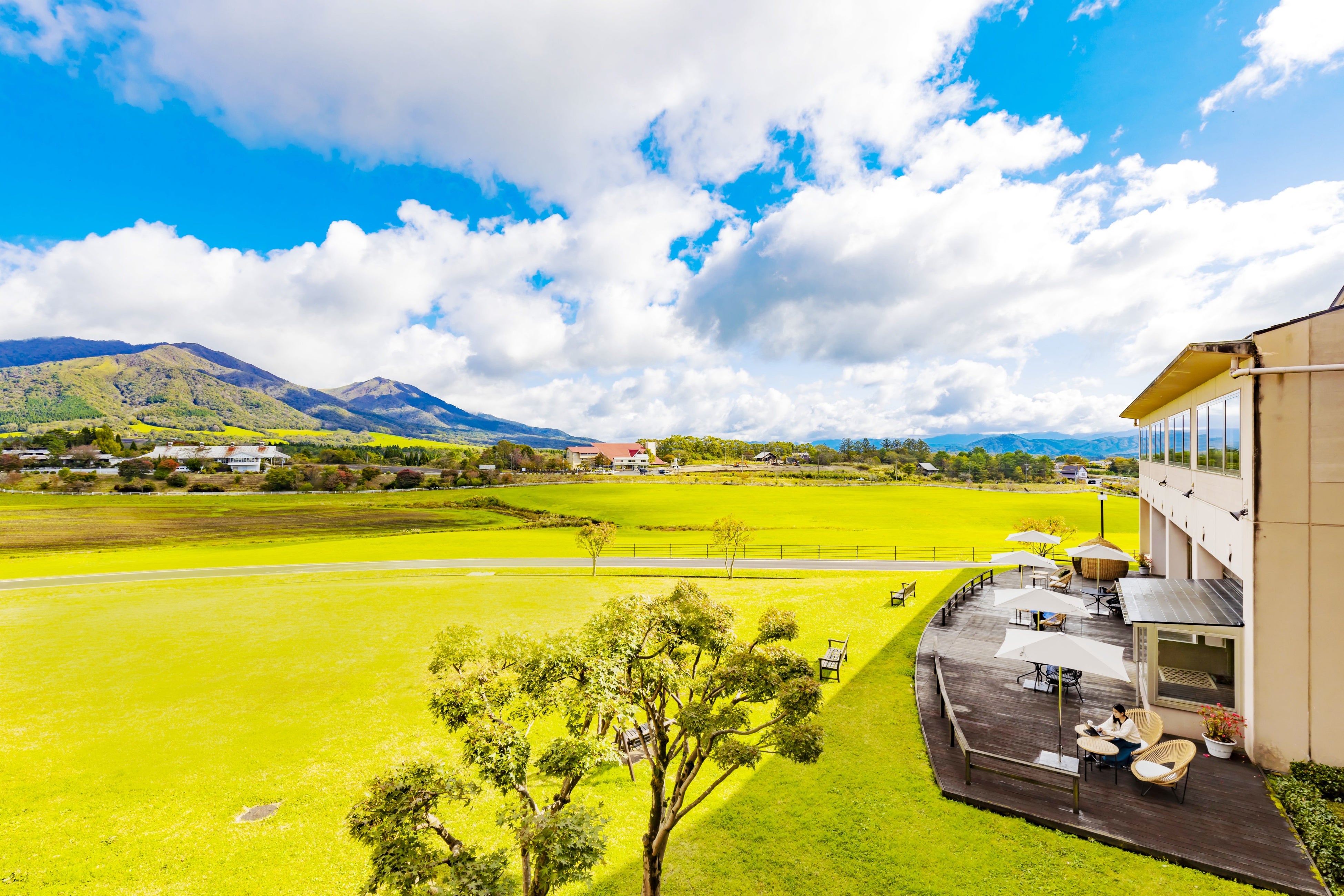 牧歌的な風景とそよ風が心地よいリゾワテラス