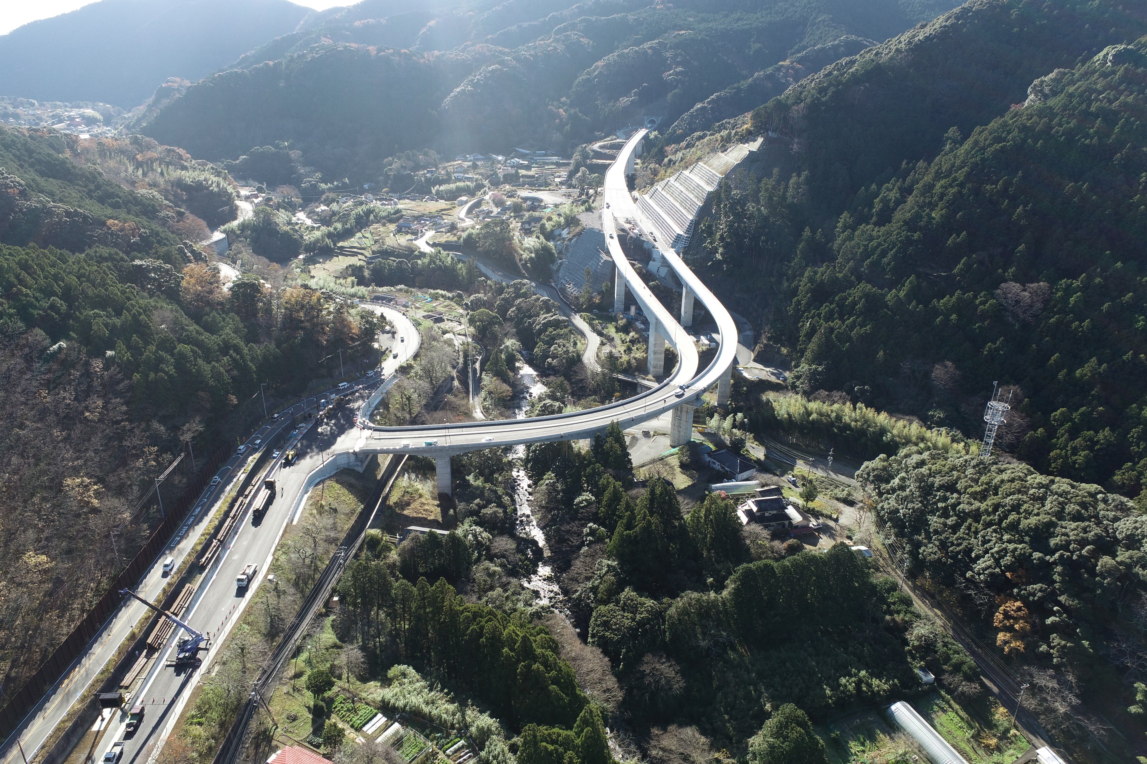 伊豆に新しい道路ができました　※河津七滝ＩＣ付近（2022年12月撮影）