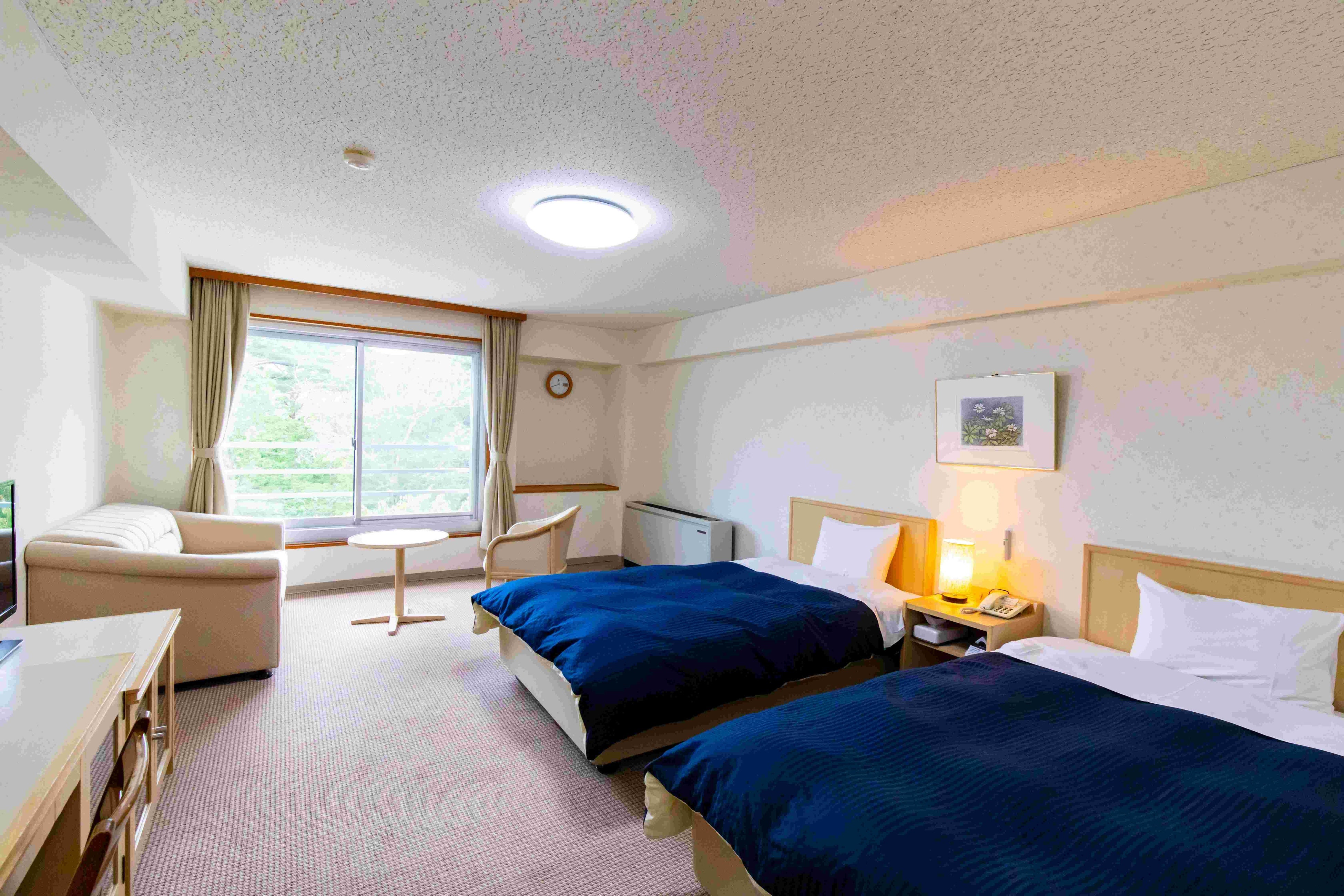 ゆったりとした広さの洋室