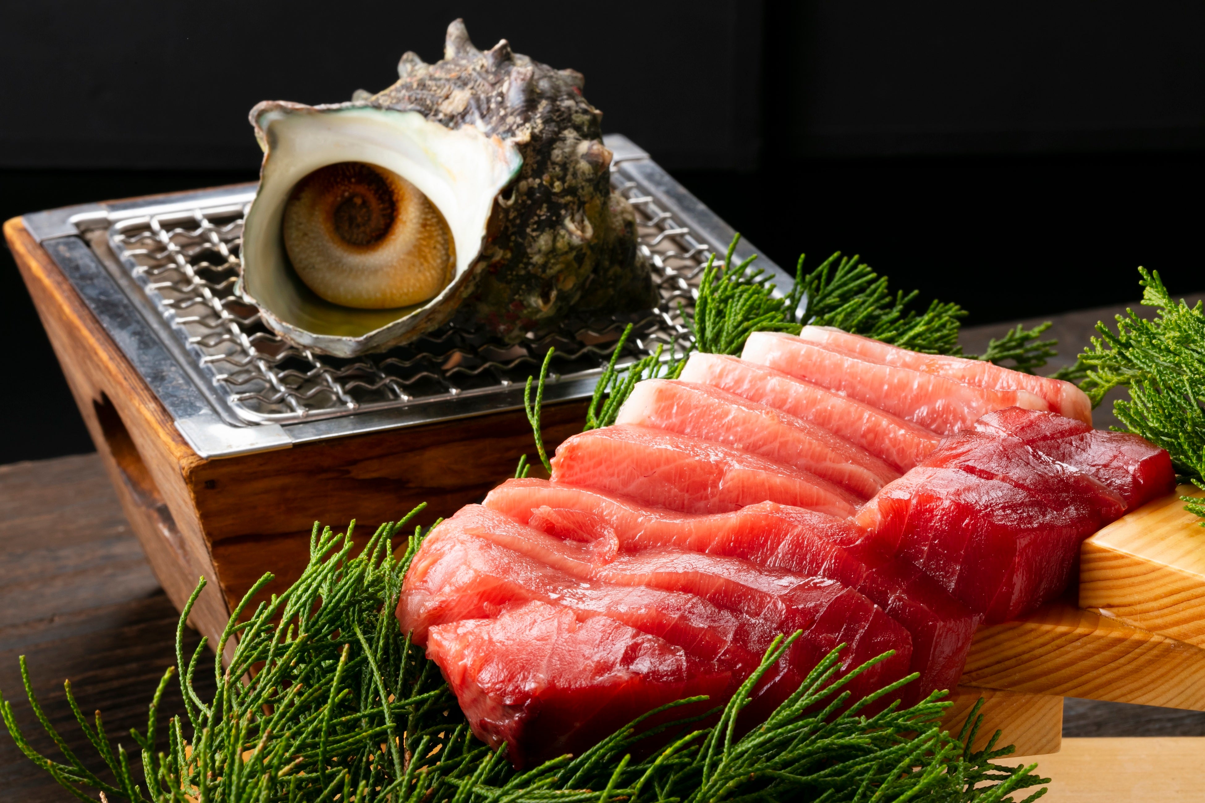 天草産マグロの断面刺しと大サザエのつぼ焼き付き夏ビュッフェ