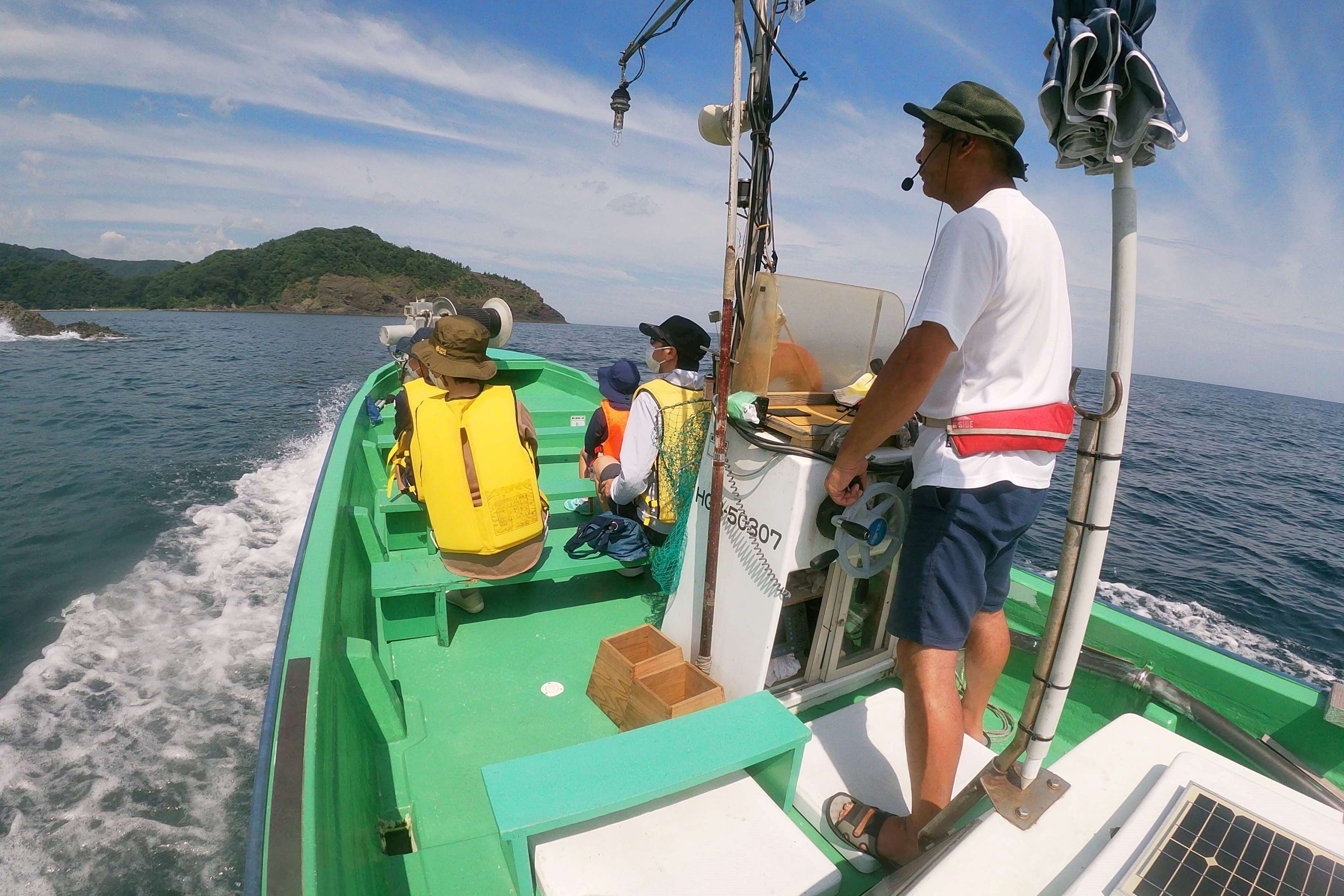 竹野を熟知した地元漁師がガイドするクルーズ