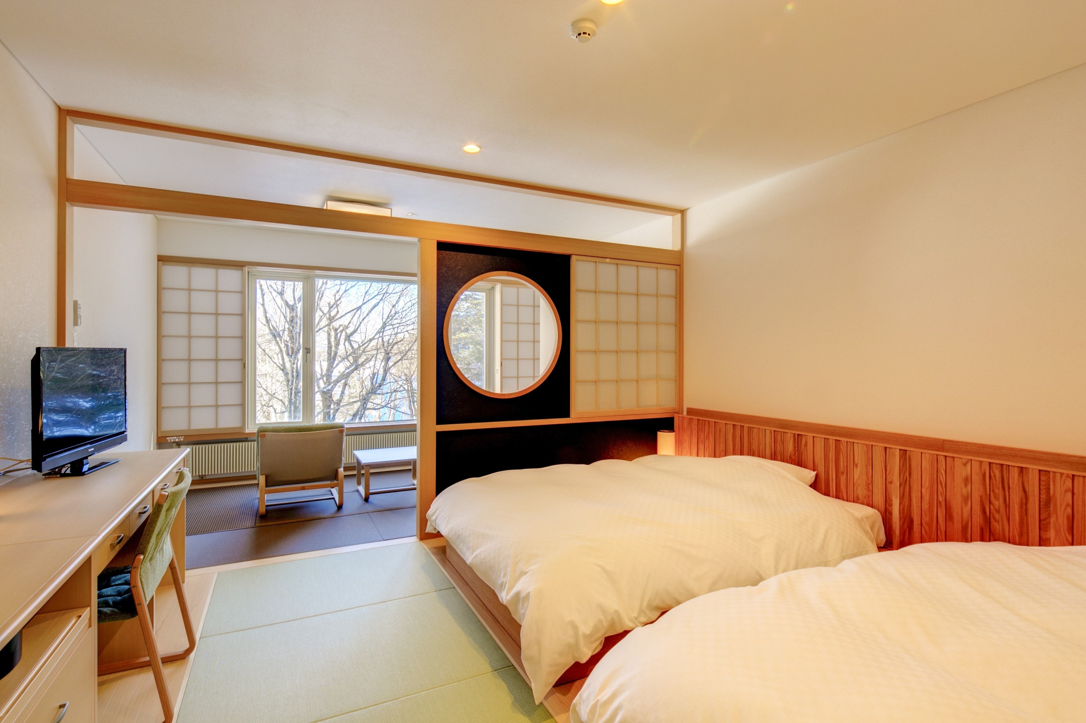 自然と調和したモダンな和洋室