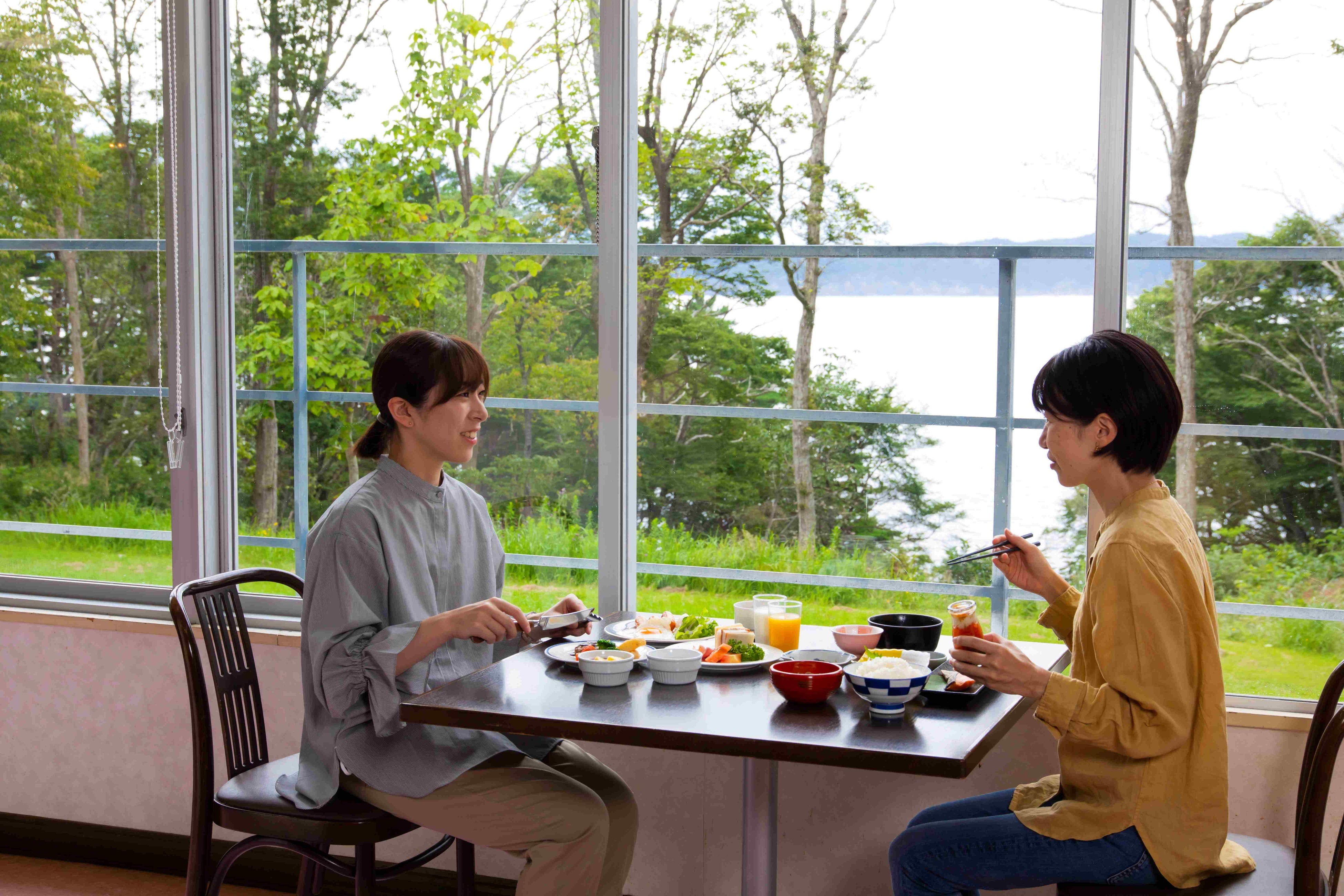 三陸の海を眺めながら、ゆったりと朝ごはんをお楽しみください