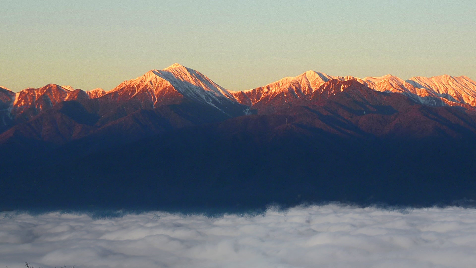 長峰山頂上からの早朝の景色