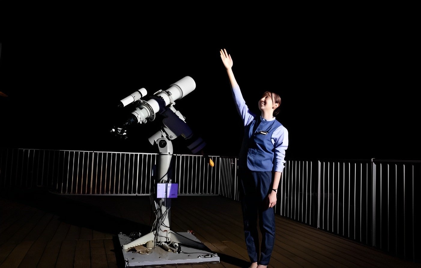 スタービューイングでは、その日見えている「月」「惑星」「季節の星座」などを主役に、星空を語り、宇宙を思う楽しいひとときを過ごします