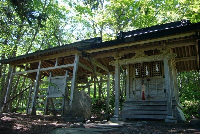 古い時代より祭祀に対して子々孫々引き継がれ今日に至った網張薬師社
