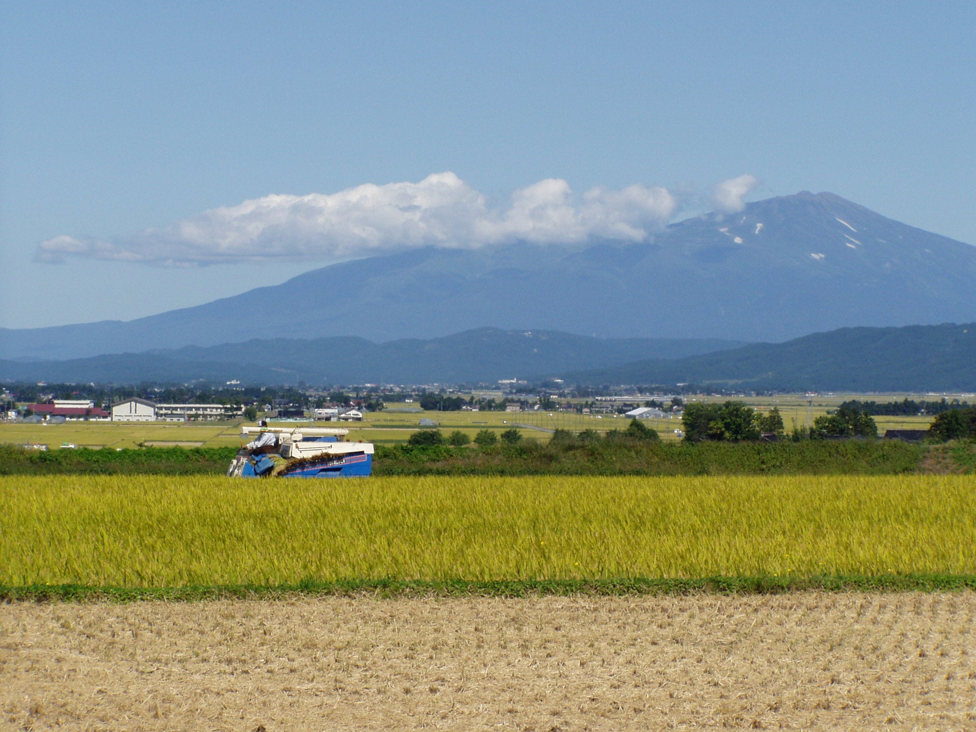 月山だけでなく鳥海山も望めるロケーション