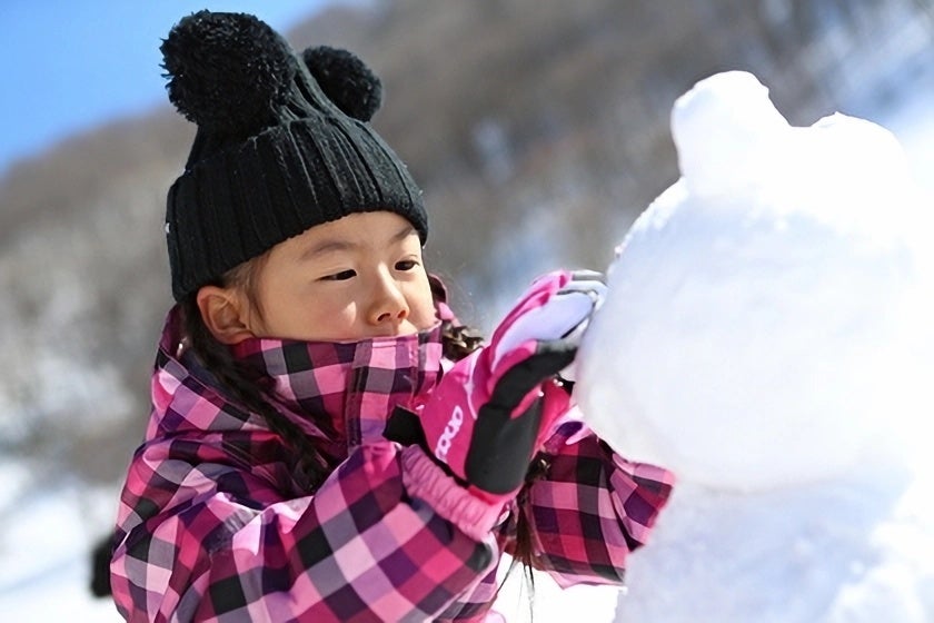 ホテル前に広がる園地でも、思う存分雪遊びを楽しめます
