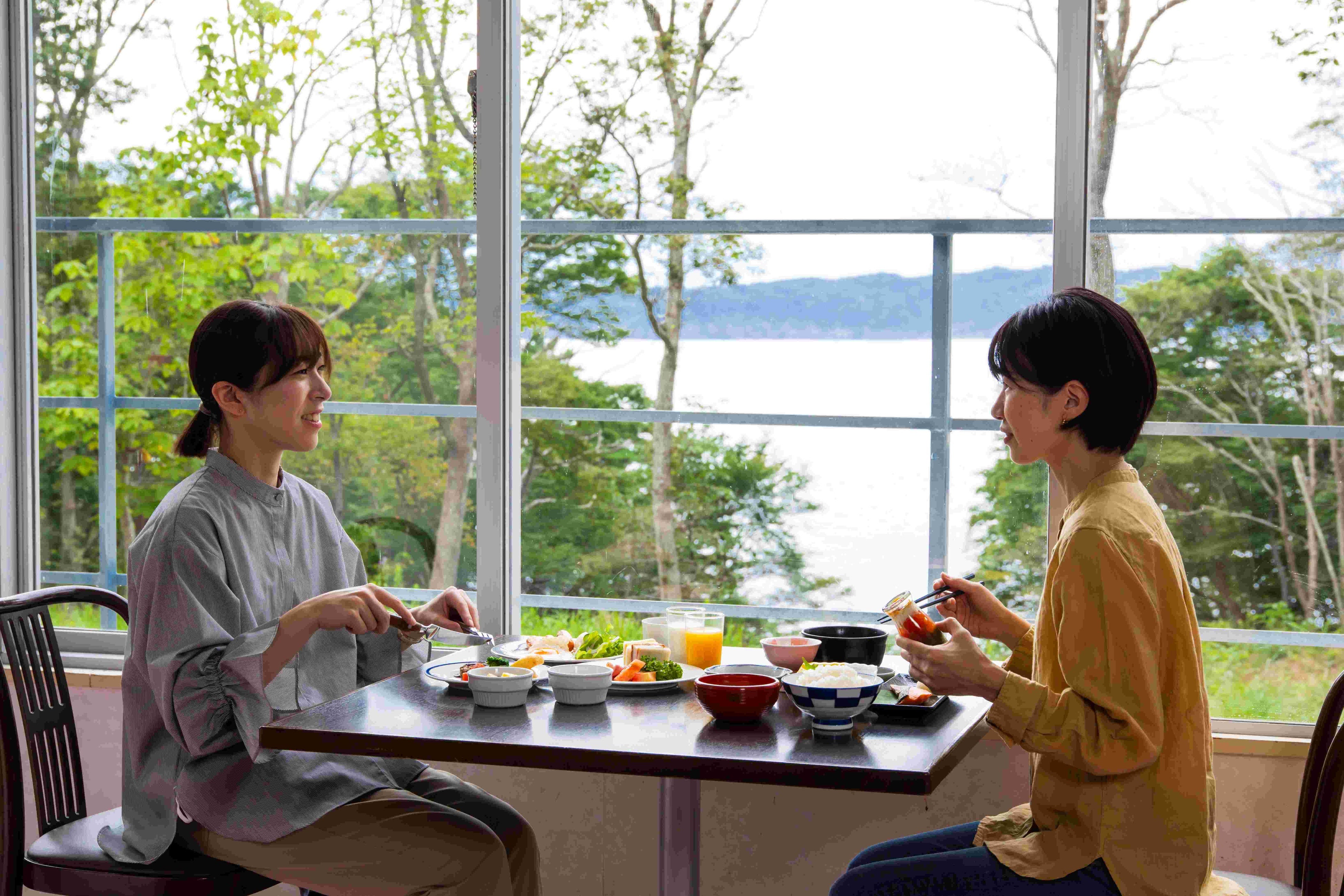 冬の朝食は、きらきら光る海を眺めながらいただけます