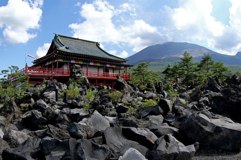 浅間山、溶岩と浅間山観音堂