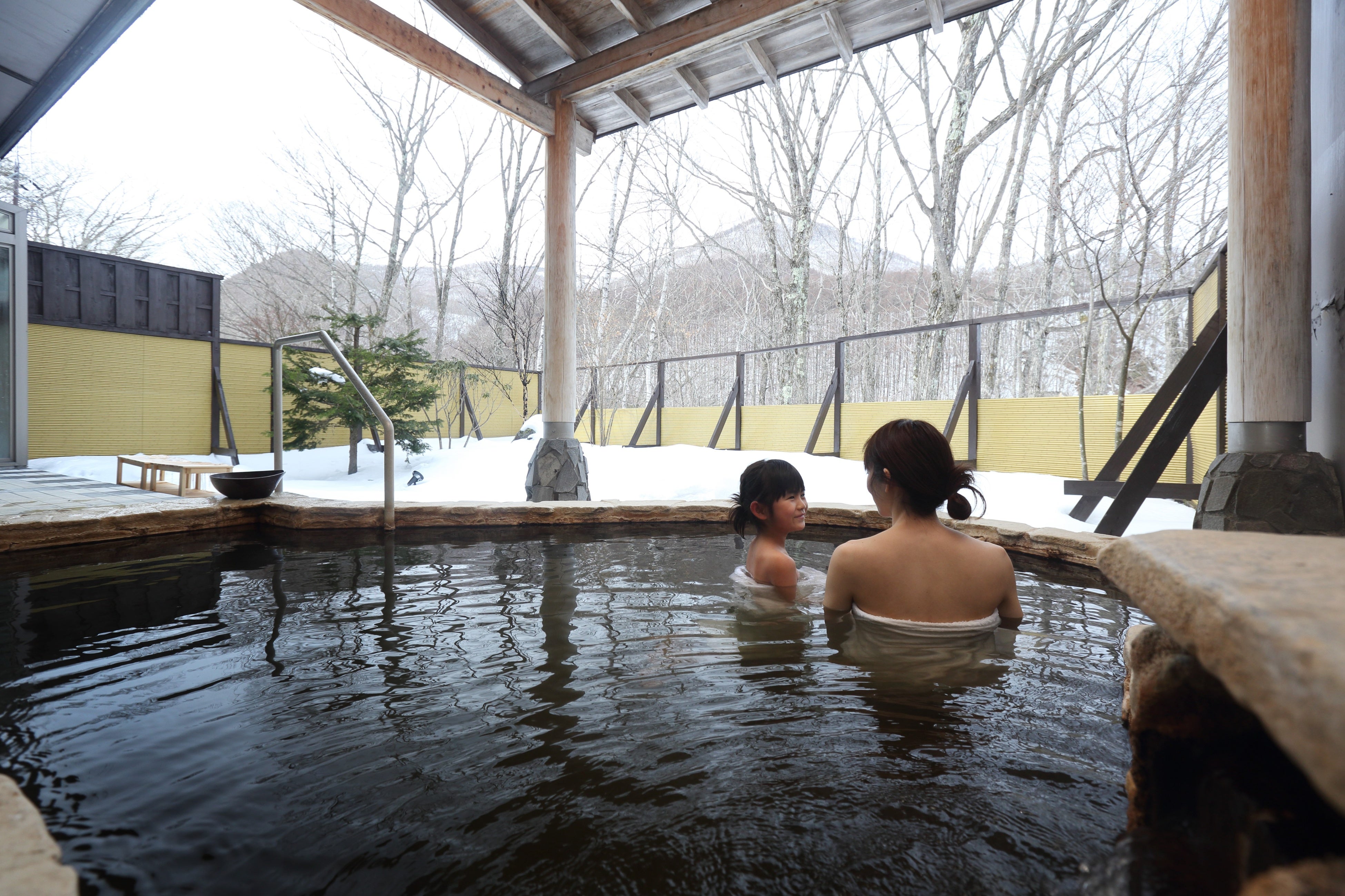 冬季は雪見風呂も楽しめる