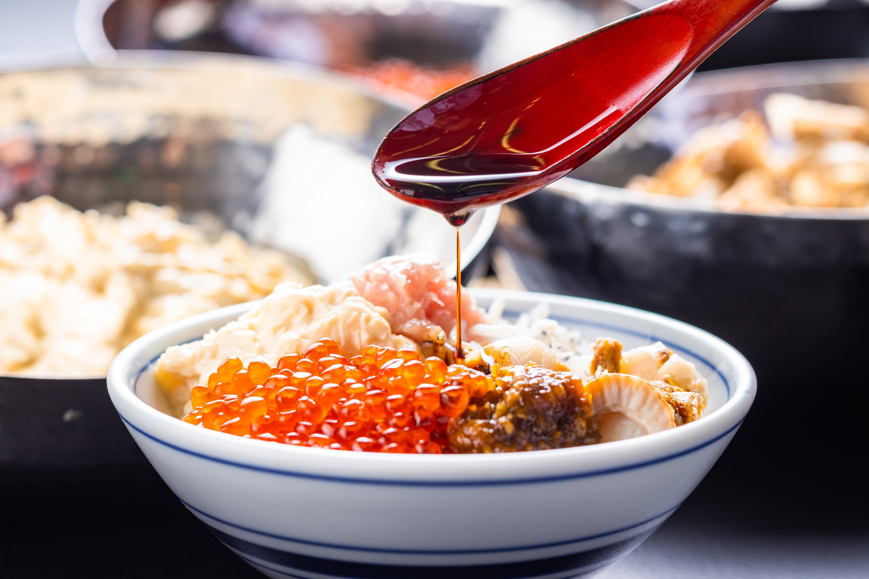 お好みで仕上げる「贅沢丼」