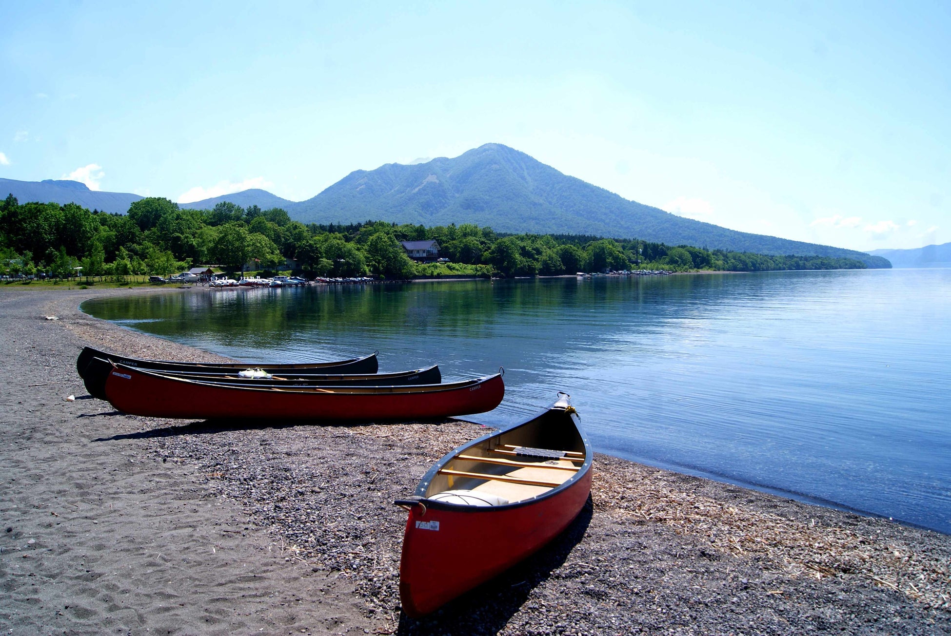 支笏湖畔の絶景のロケーションでキャンプやアウトドアを楽しむことができます