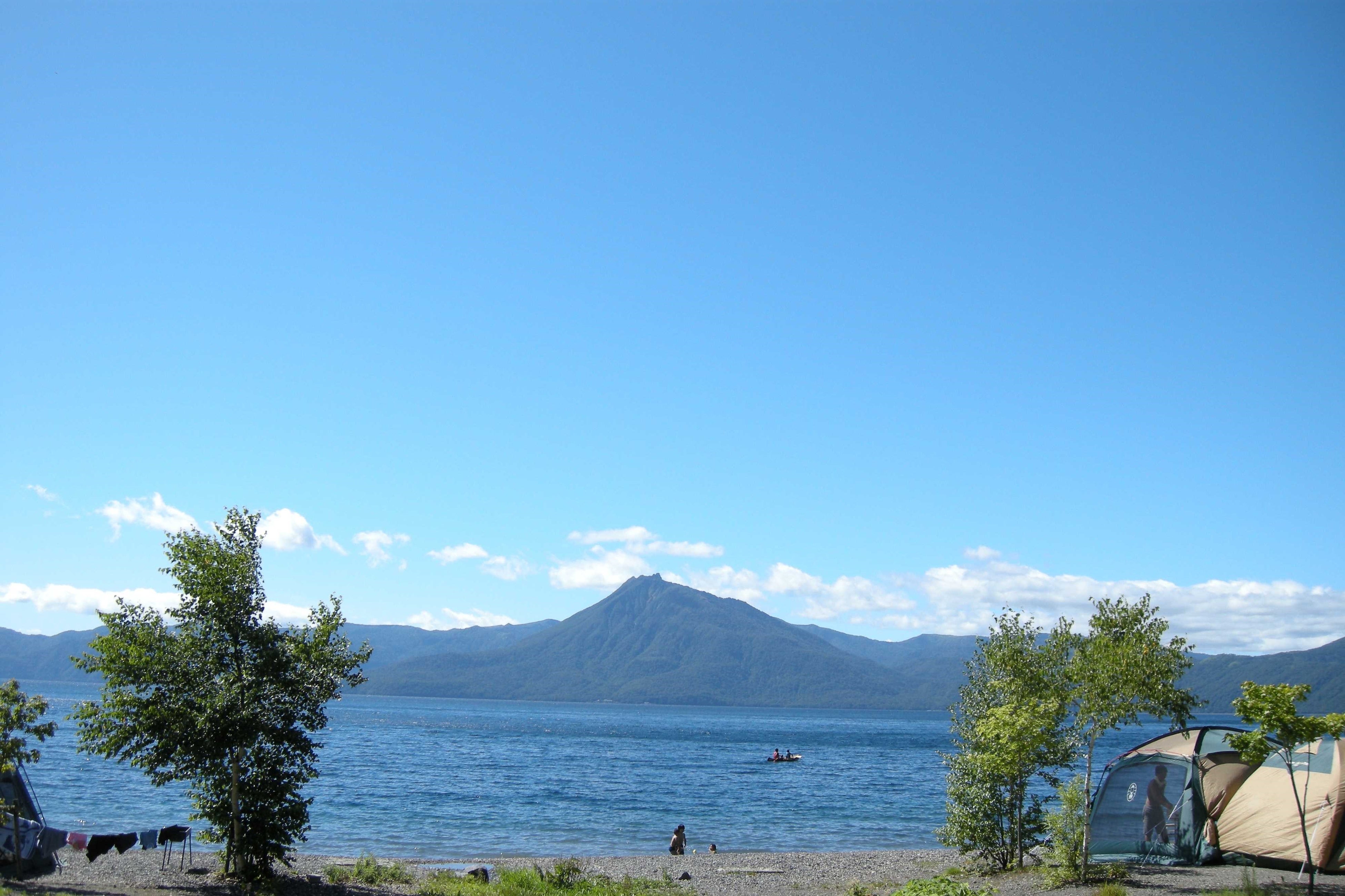 真正面に恵庭岳を望み、夕日を楽しむこともできます