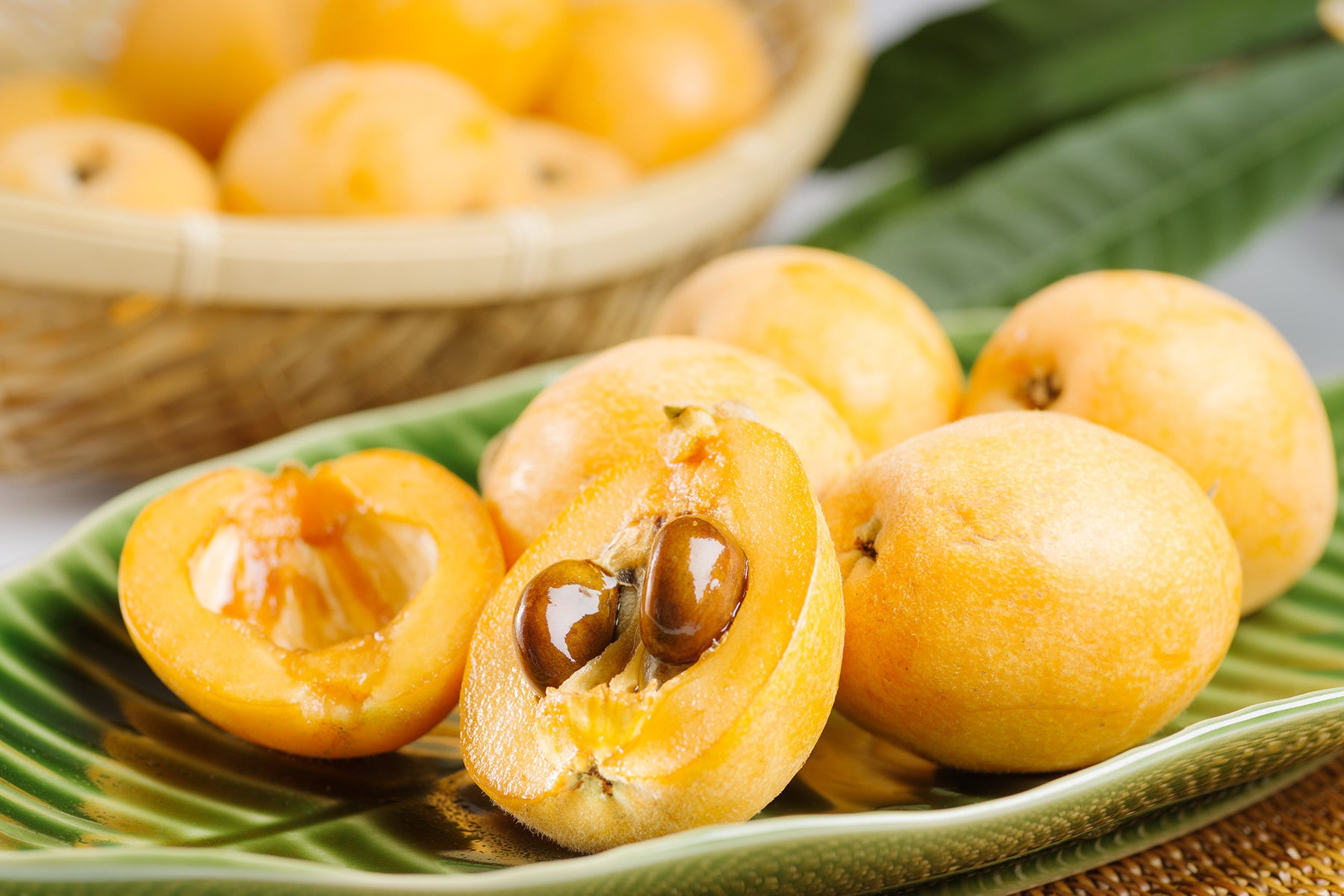 肉厚たっぷりな大粒の果実とみずみずしさが特徴の「房州びわ」　写真提供：©南房総市