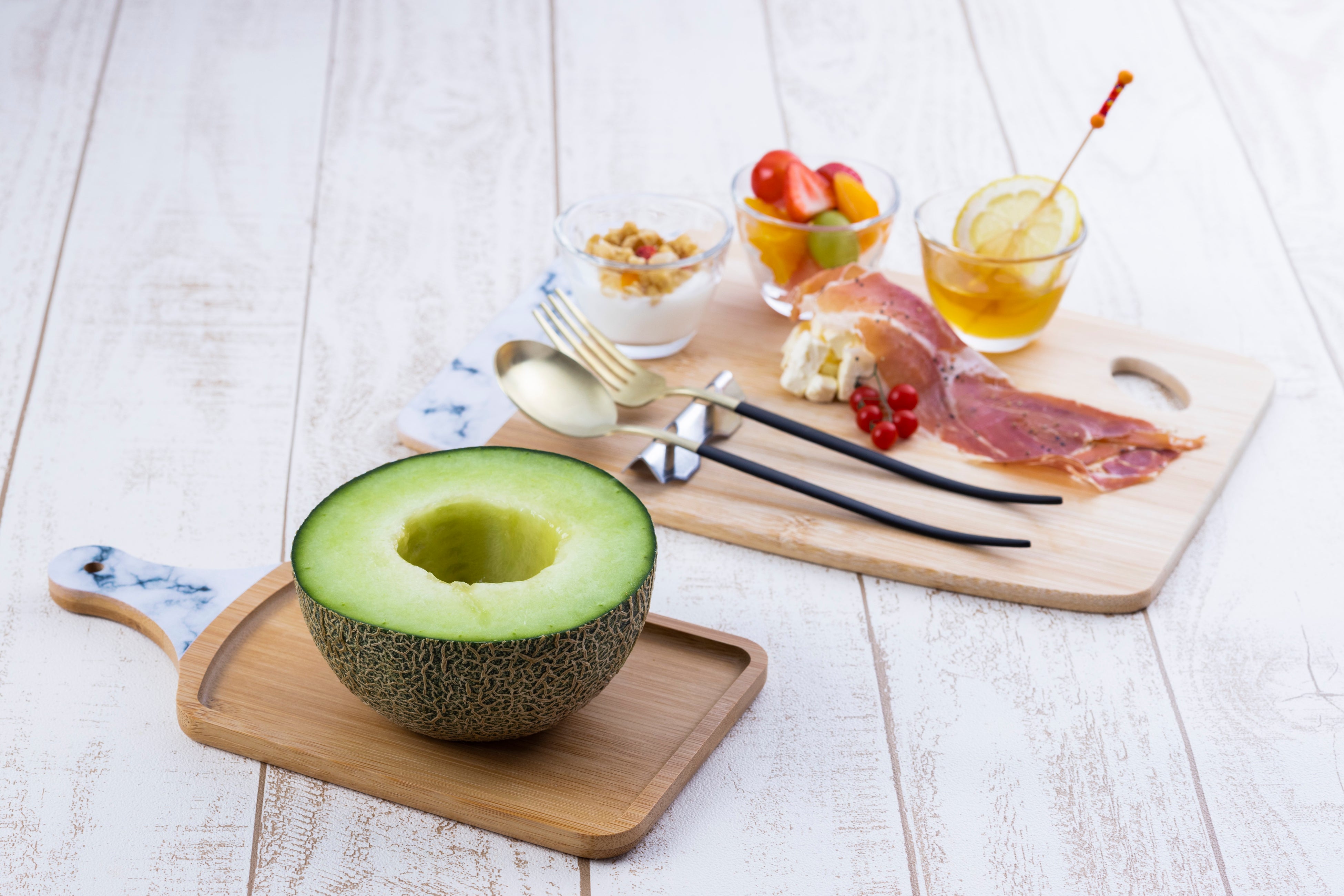 夕食時にメロン半玉が付いてくる嬉しいおもてなし