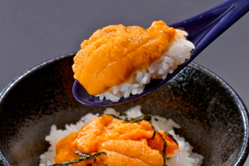 ミョウバン処理をしていない生ウニであれば雑味がないので、まずは何もつけずにウニそのもの味を 楽しむことがおすすめです