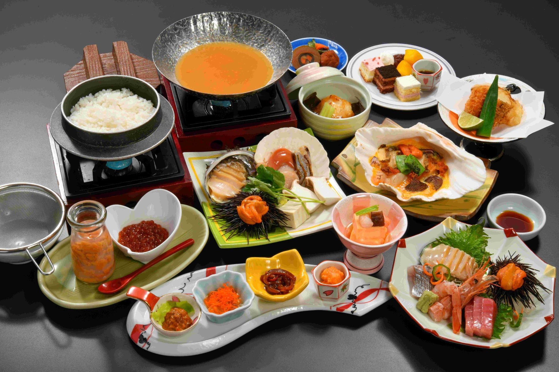 瓶入りの生ウニ(約90cc)など、生ウニをたっぷりとご賞味いただける季節限定のお料理です