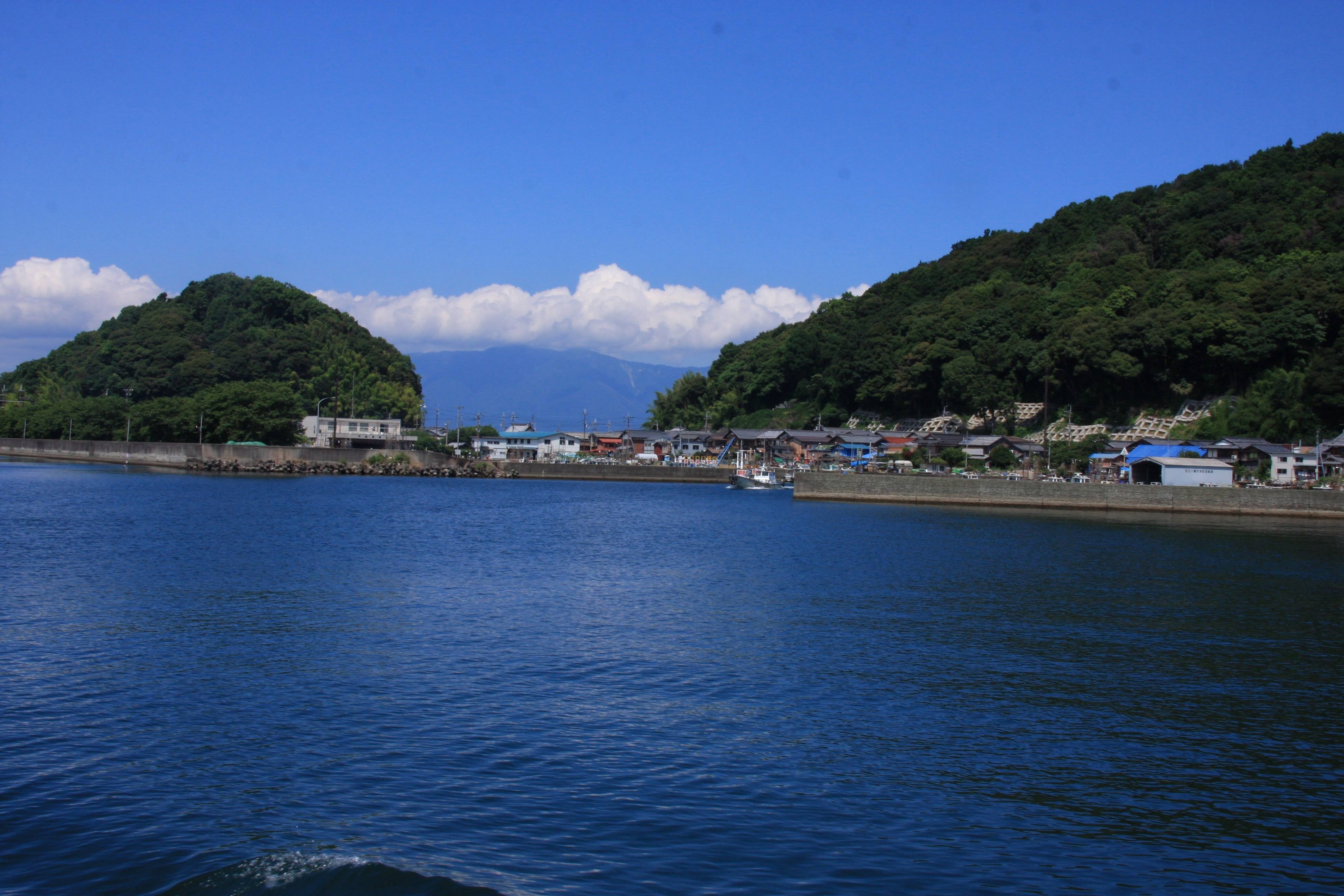 沖島：紫式部が沖島を望んで詠んだといわれる和歌が残ります