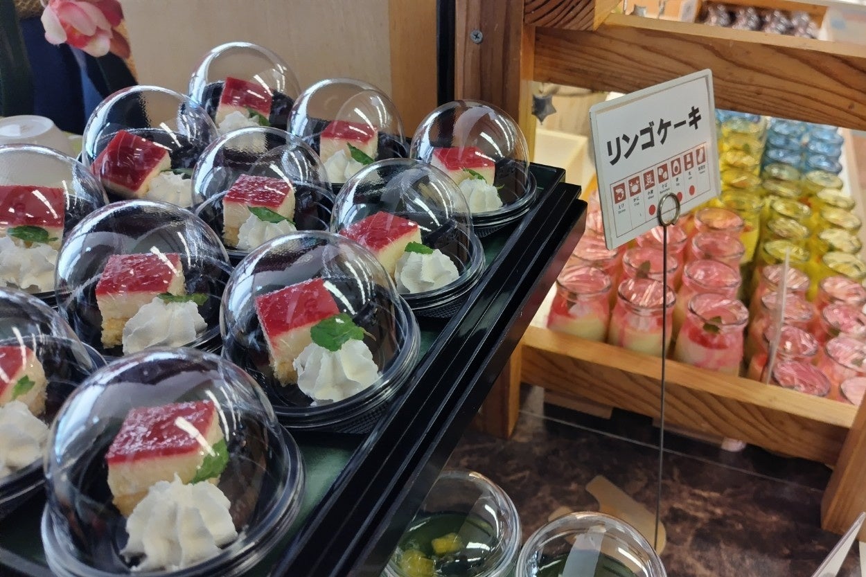 阿部牧場のクリームチーズや季節のフルーツを彩り鮮やかなスイーツに仕上げました