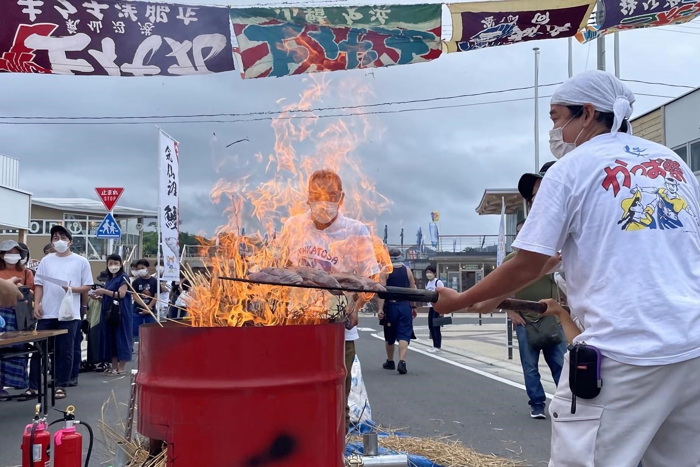 ７月２１日（日）には、カツオの藁焼きのお振る舞いや、カツオの一本釣り体験等お子様も楽しめるイベントをご用意しています ※写真はイメージです
