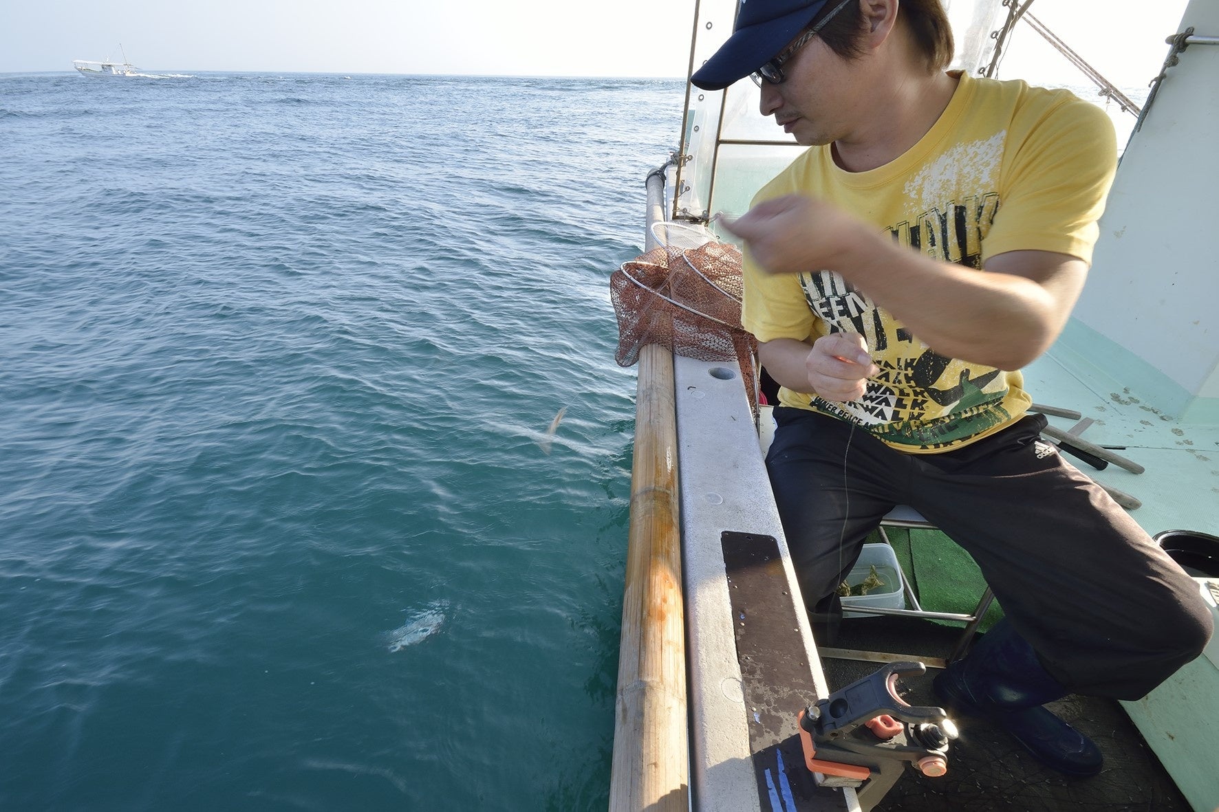 伝統的漁法（疑似餌による一本釣り）にこだわっています