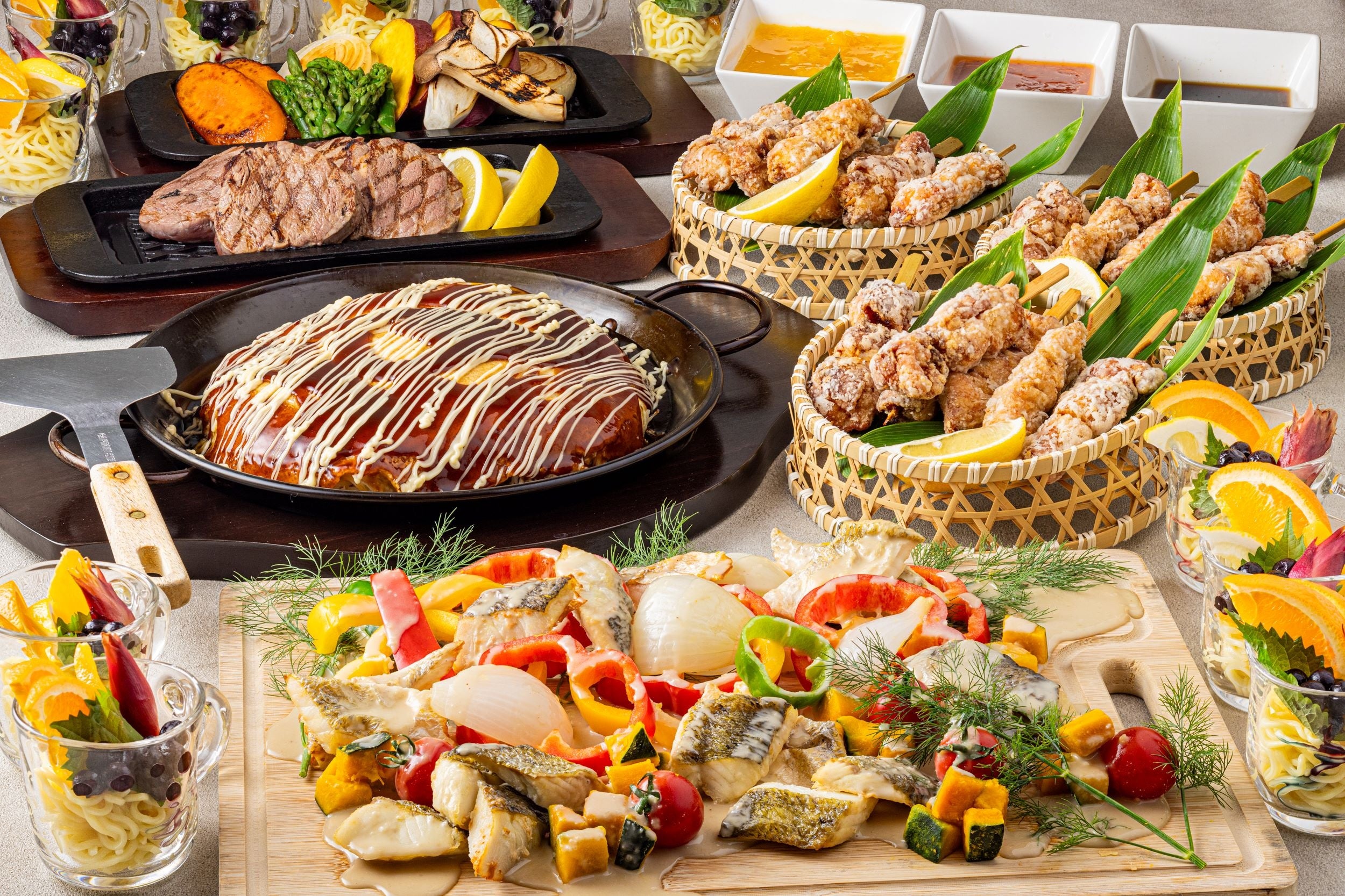 信州サーモン、牛ステーキ、馬刺しなど、信州の郷土料理を取り入れた約50品目の和洋ビュッフェをご用意しています