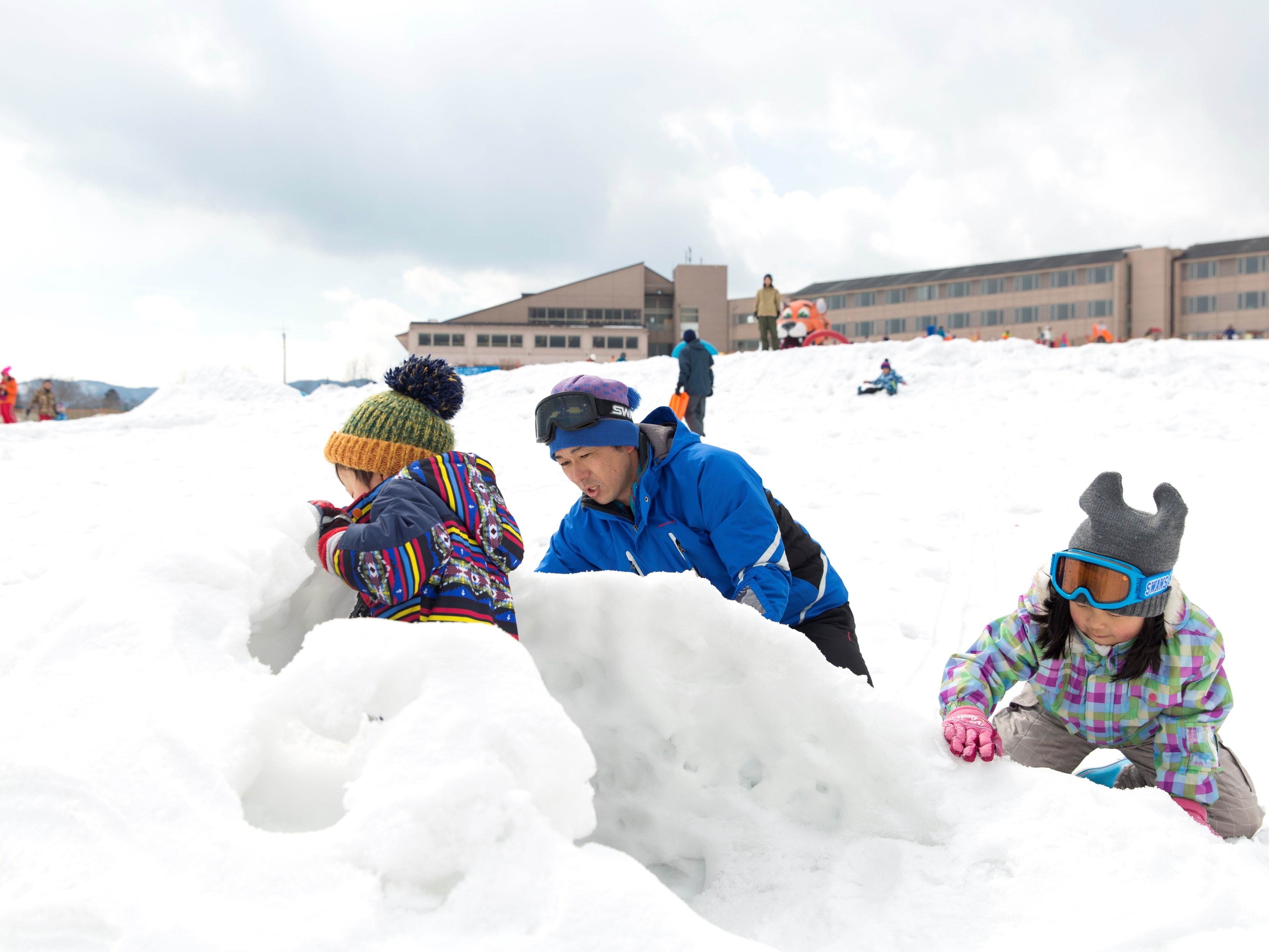 かまくら作りも体験できる