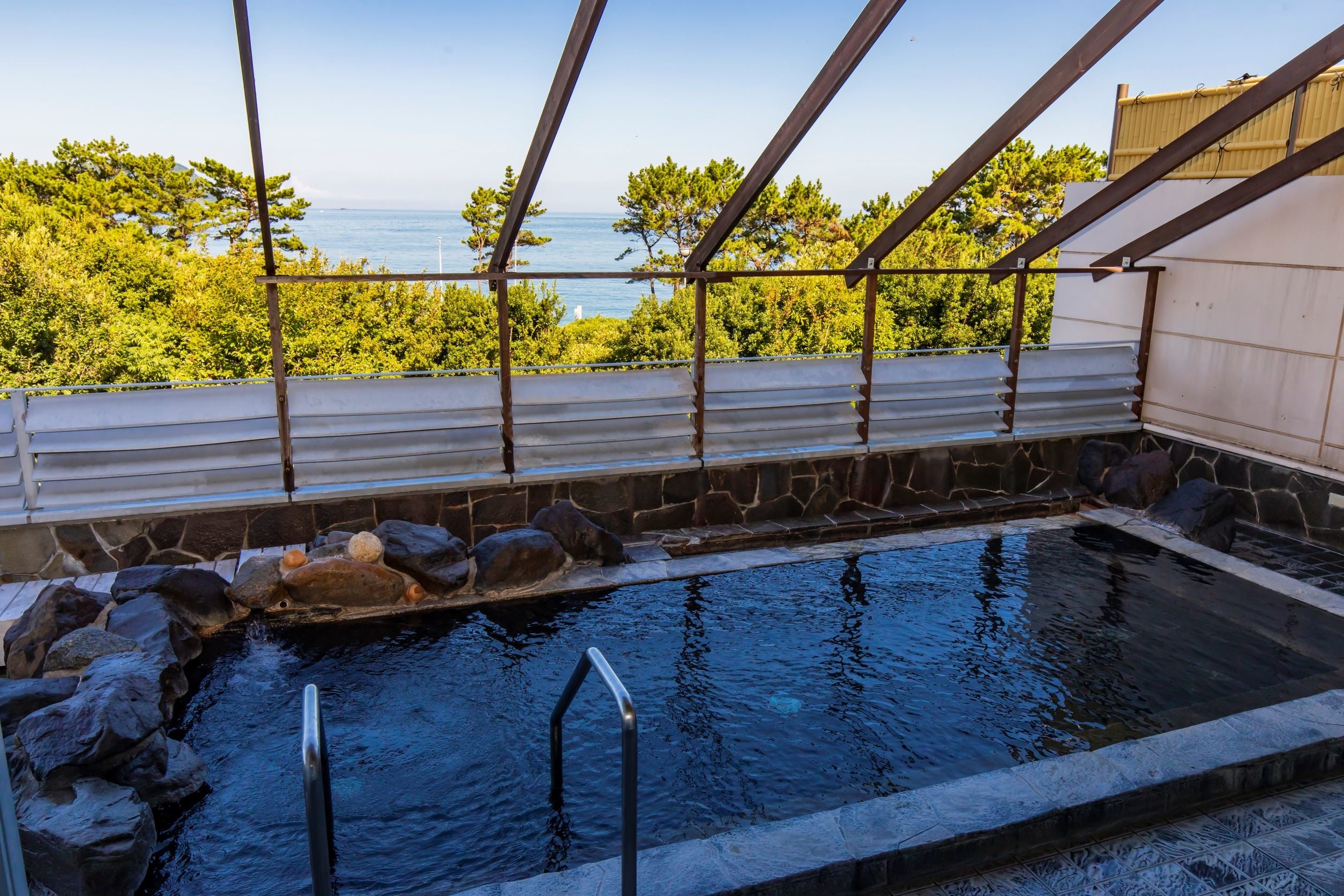 夕日を望む露天風呂