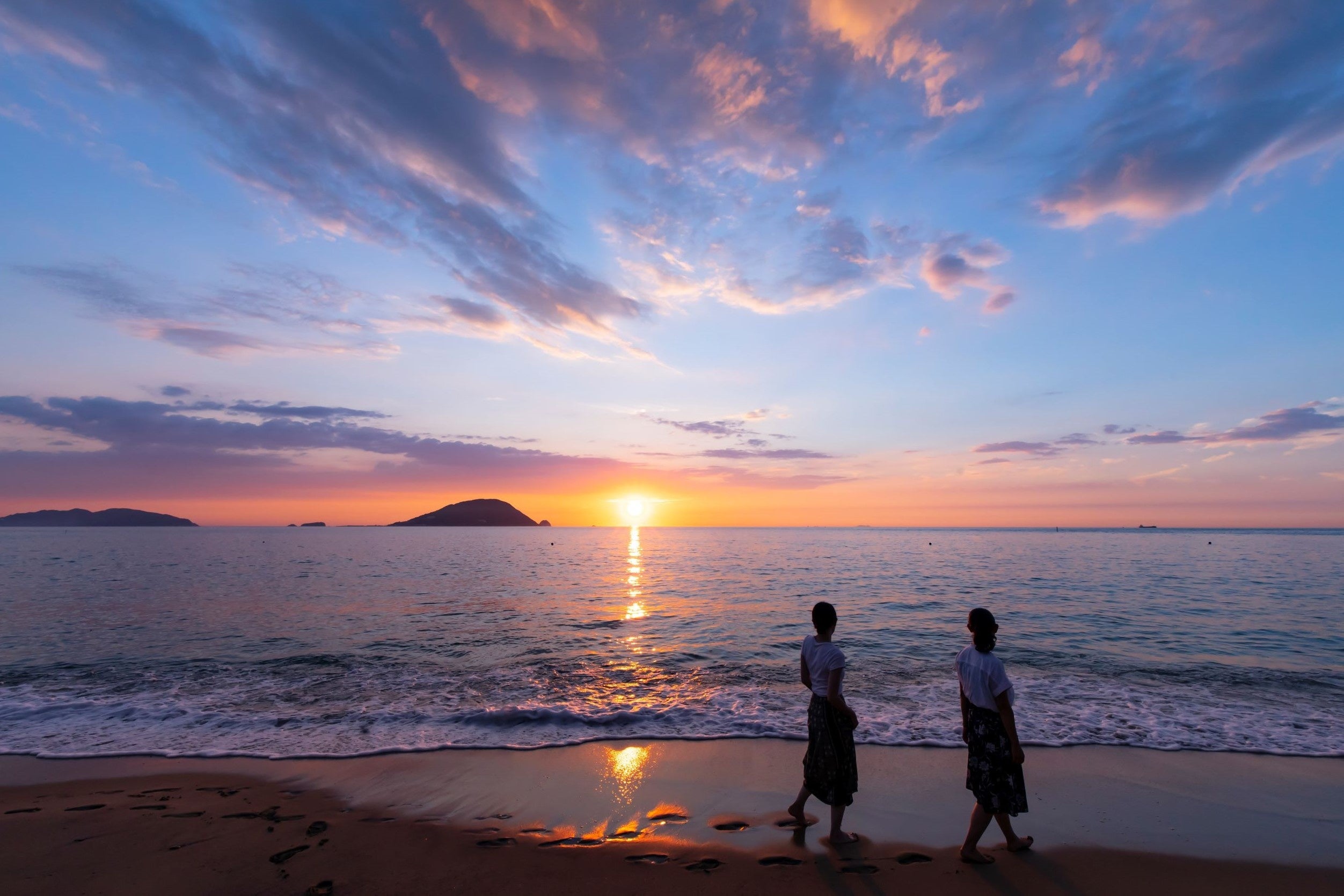 玄界灘に沈むダイナミックな夕日