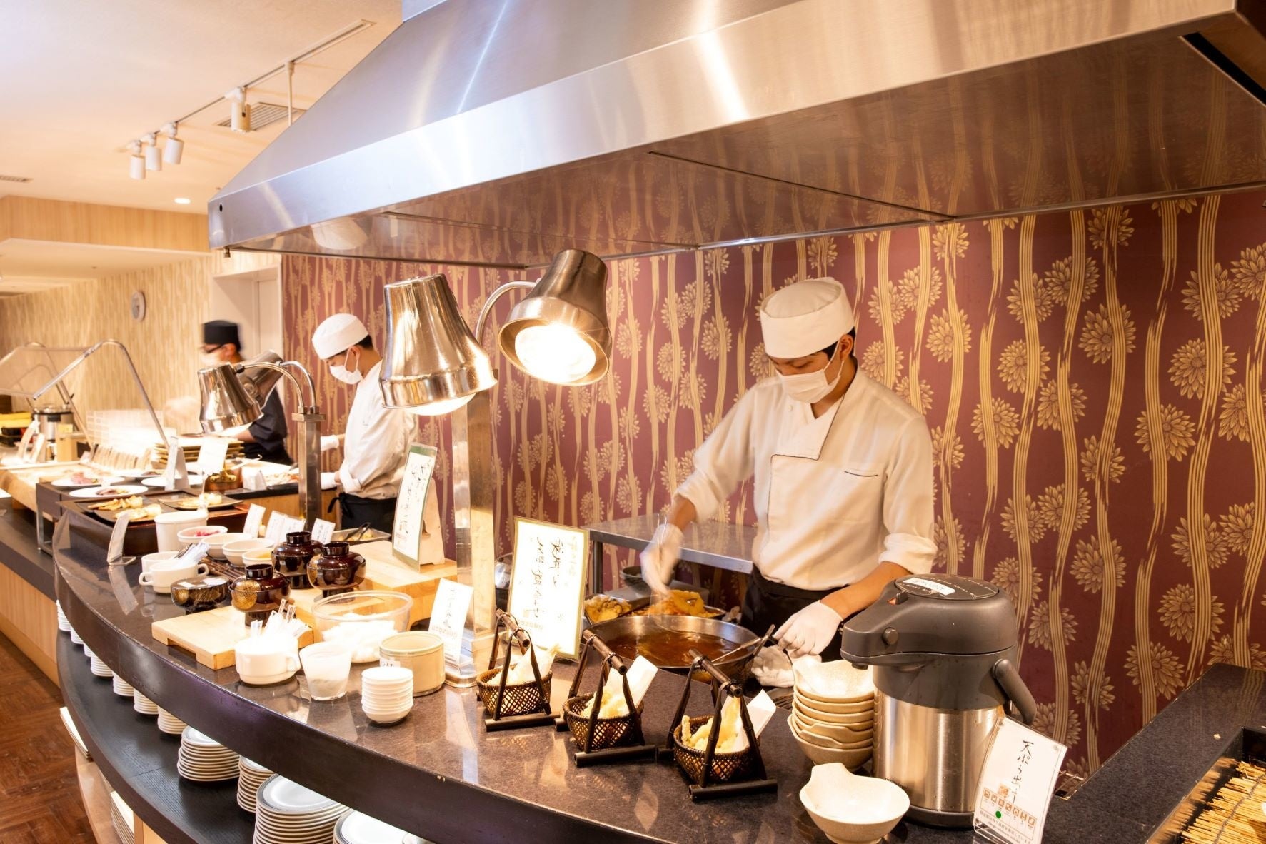 目の前で魅せます！ステージキッチン