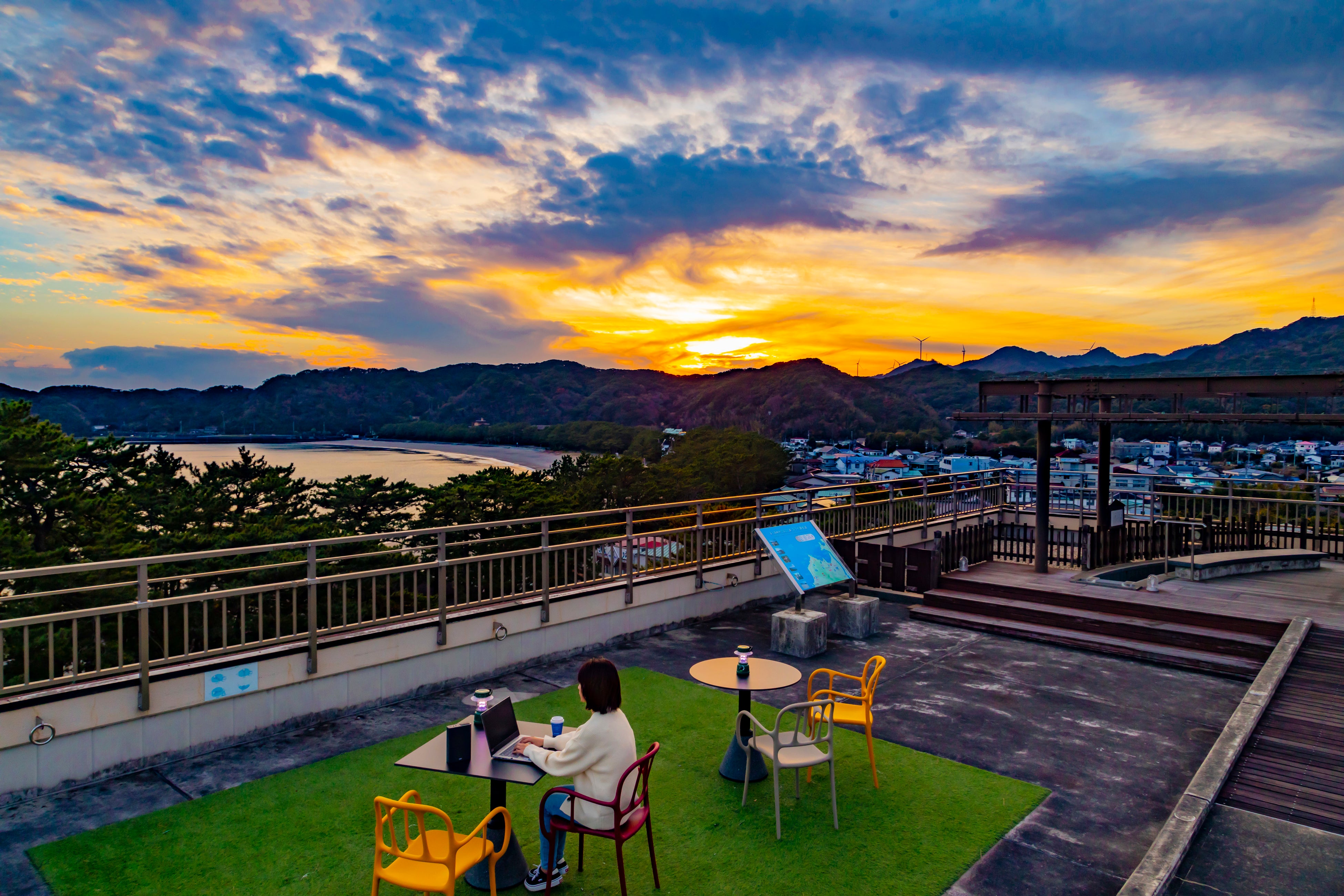 潮騒テラスで過ごす夕刻