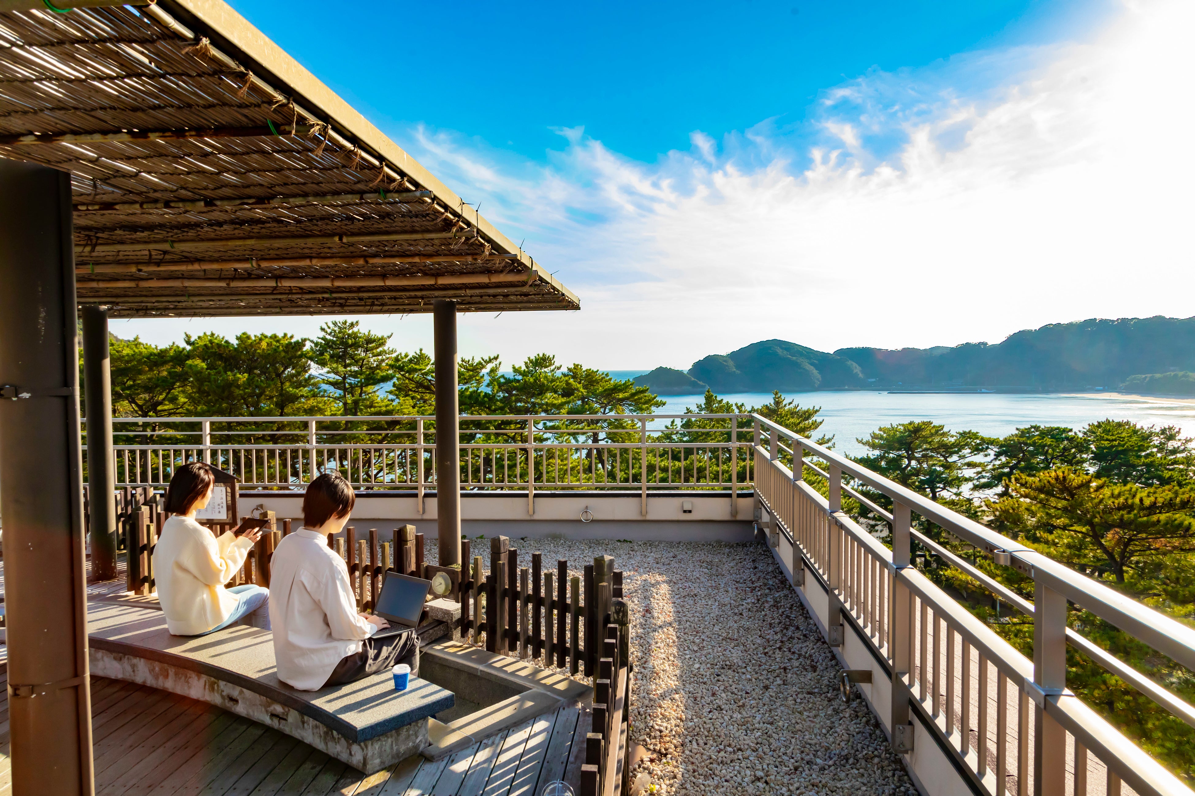 足湯に浸りながらリラックスワーク