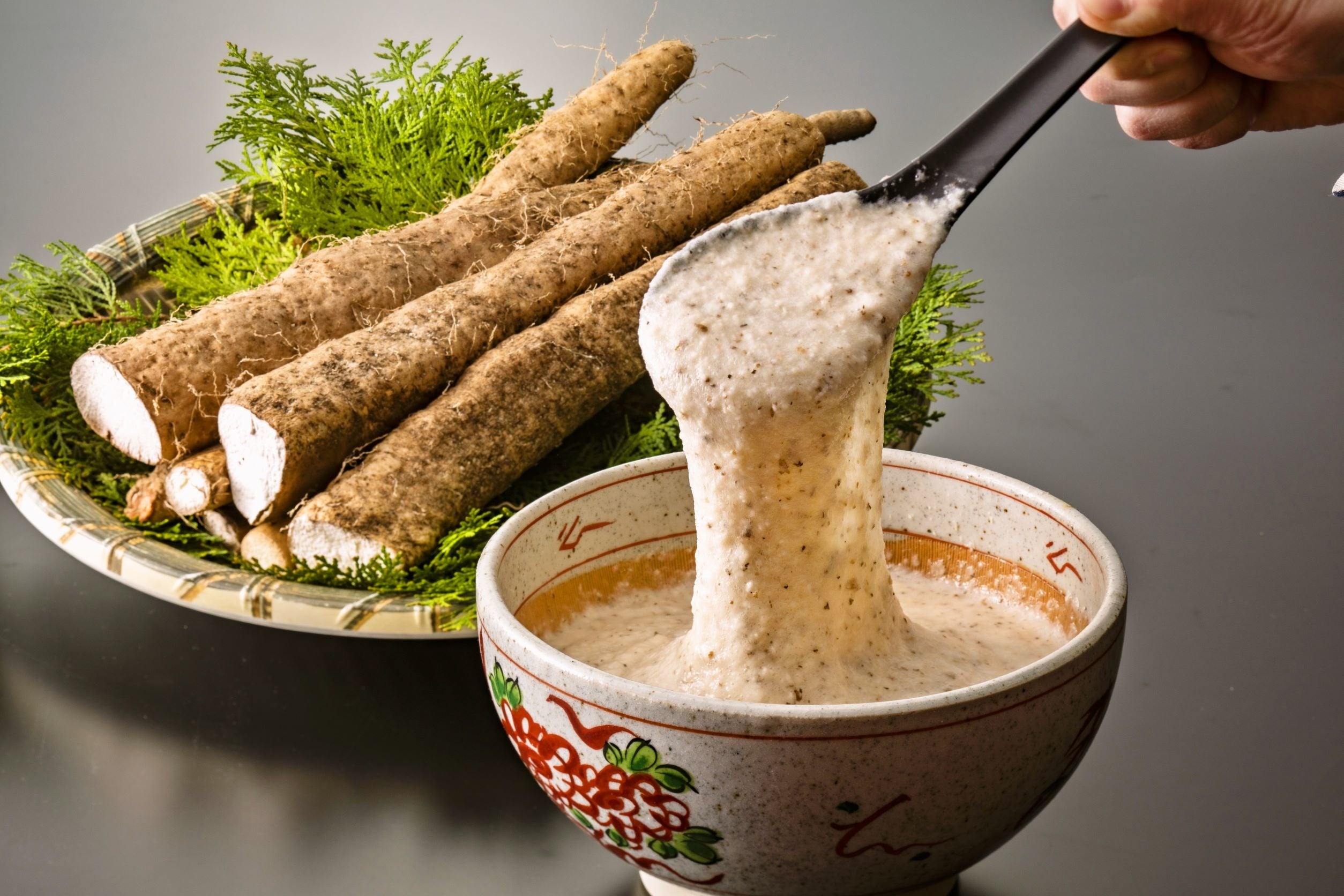 旨味や栄養価に優れた自然薯。とろろご飯は格別です