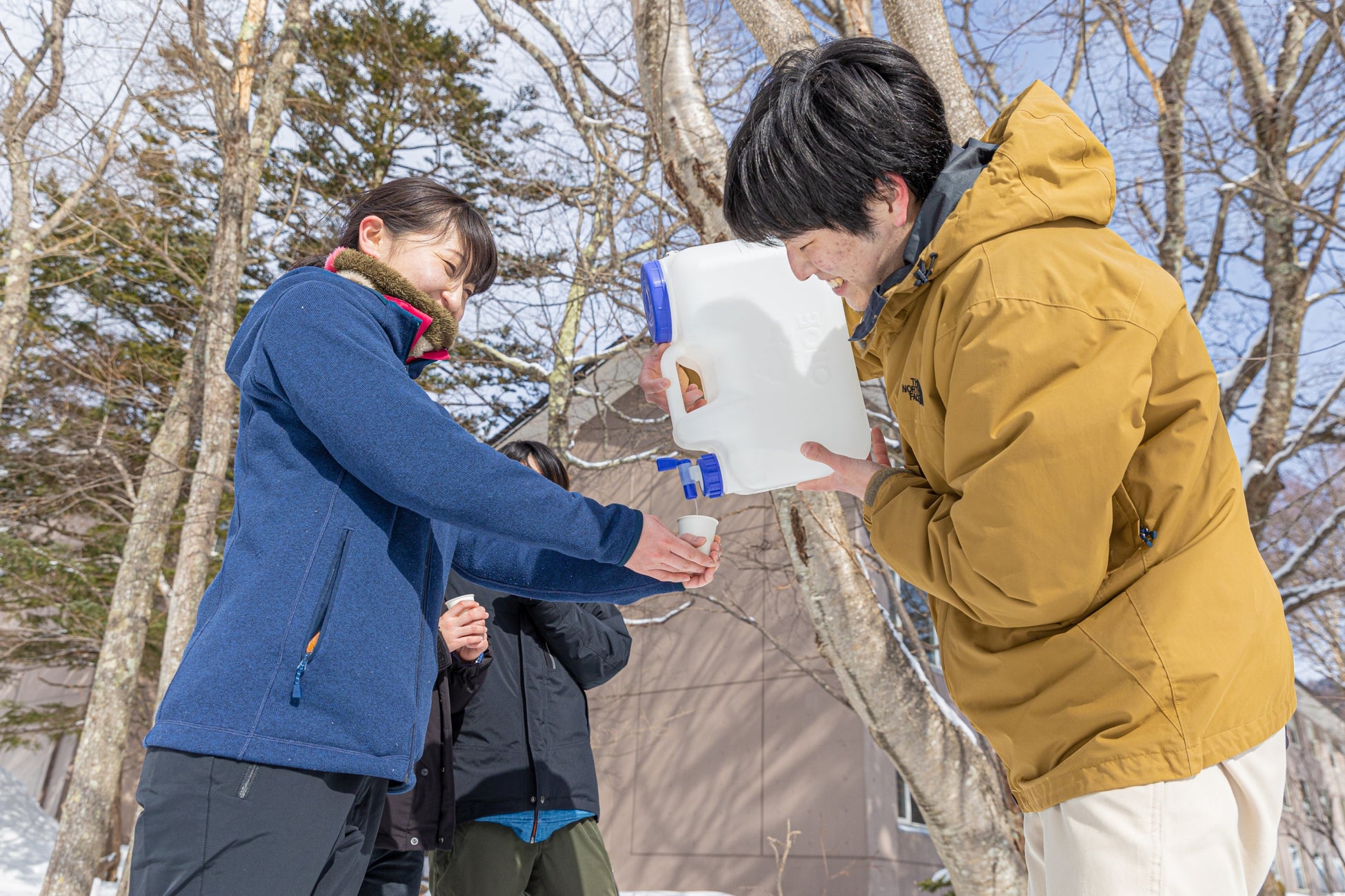 季節限定 希少な日光産のメープルシロップができるまでを学んで味わう 樹液採取 試飲を体験できる無料プログラムを実施 自然にときめくリゾート 休暇村のプレスリリース 季節限定 希少な日光産のメープルシロップができるまでを学んで味わう 樹液採取 試飲を体験できる無料プログラムを実施 自然にときめくリゾート 休暇村のプレスリリース