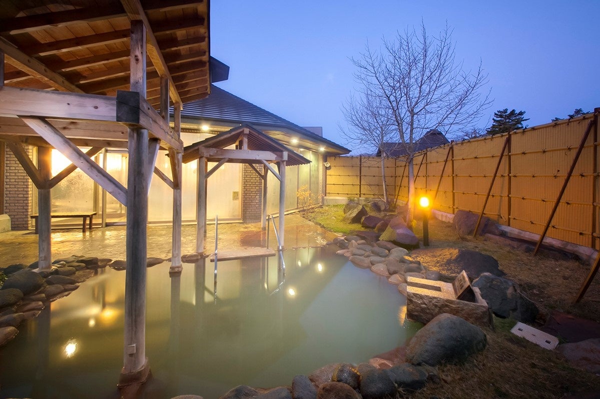 にごり湯の露天風呂でゆったり