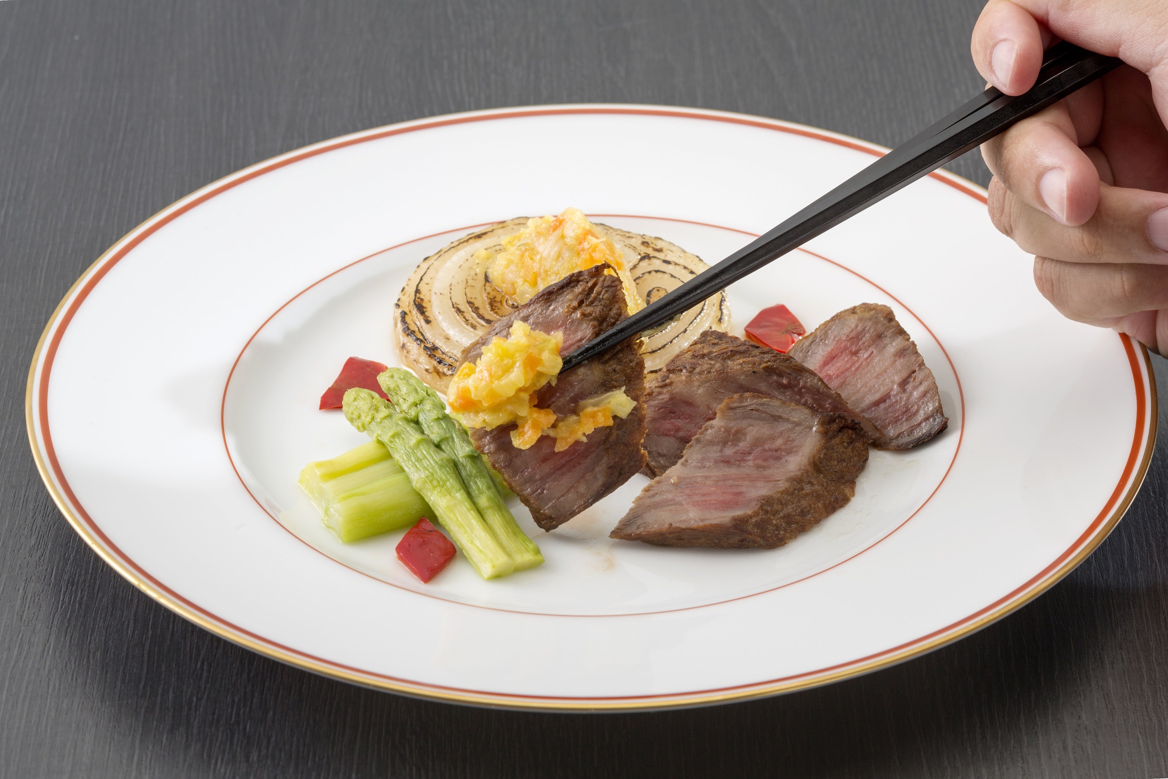 ひまわり牛ステーキと新玉ねぎロースト