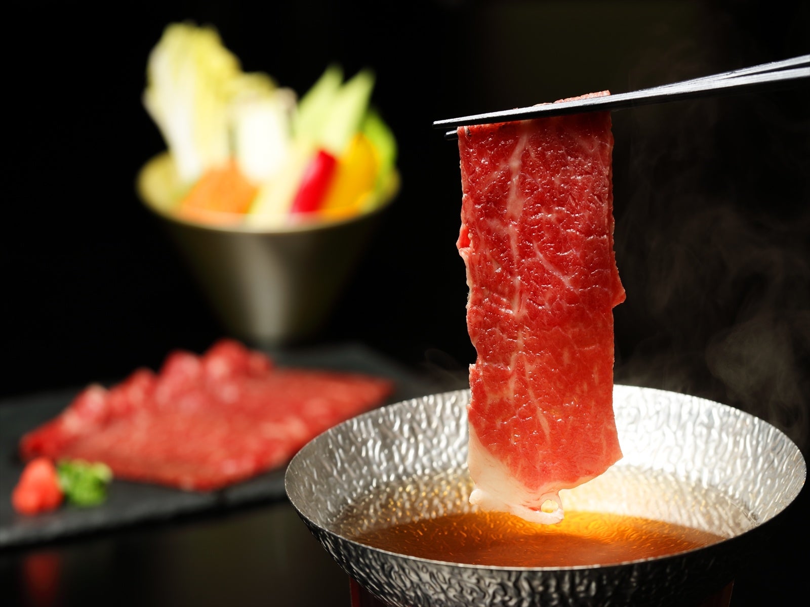 鹿児島黒牛は春野菜と一緒に。